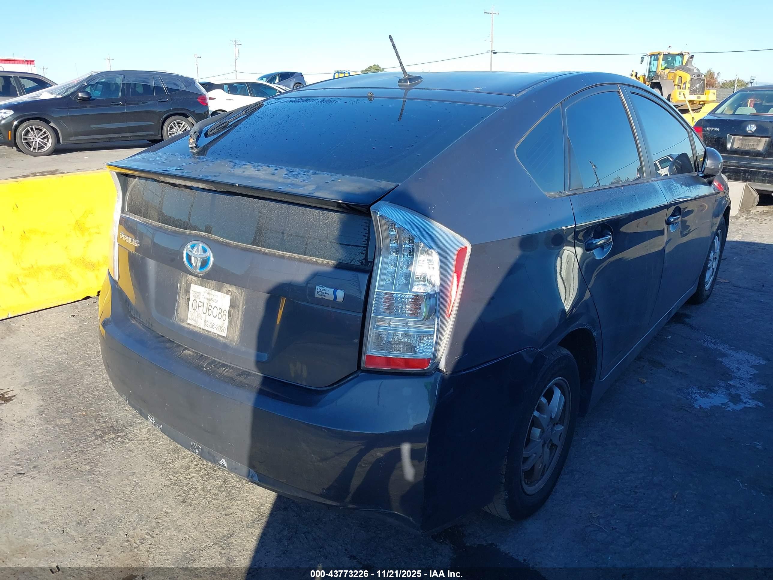 TOYOTA PRIUS image 4