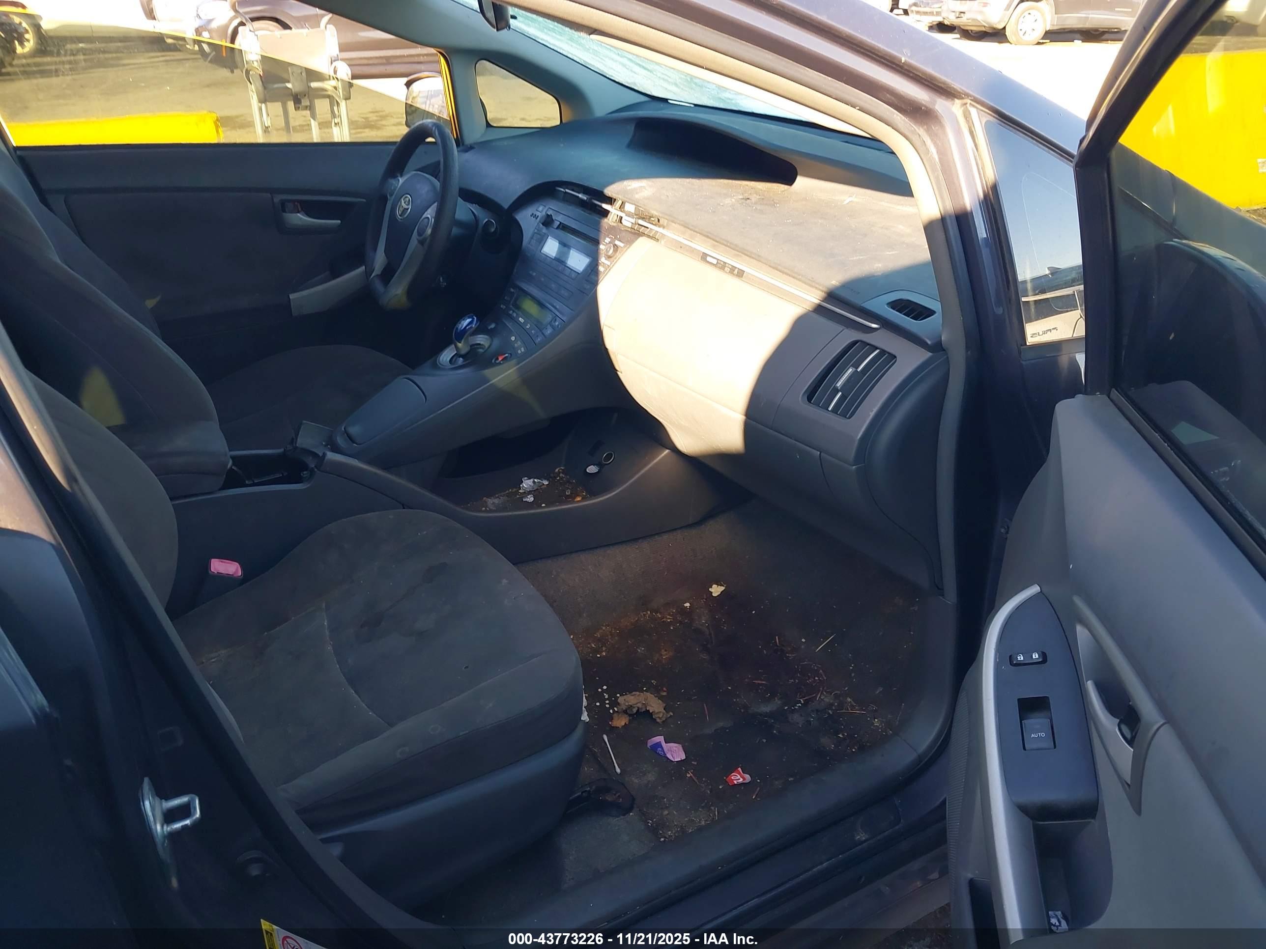 TOYOTA PRIUS image 5