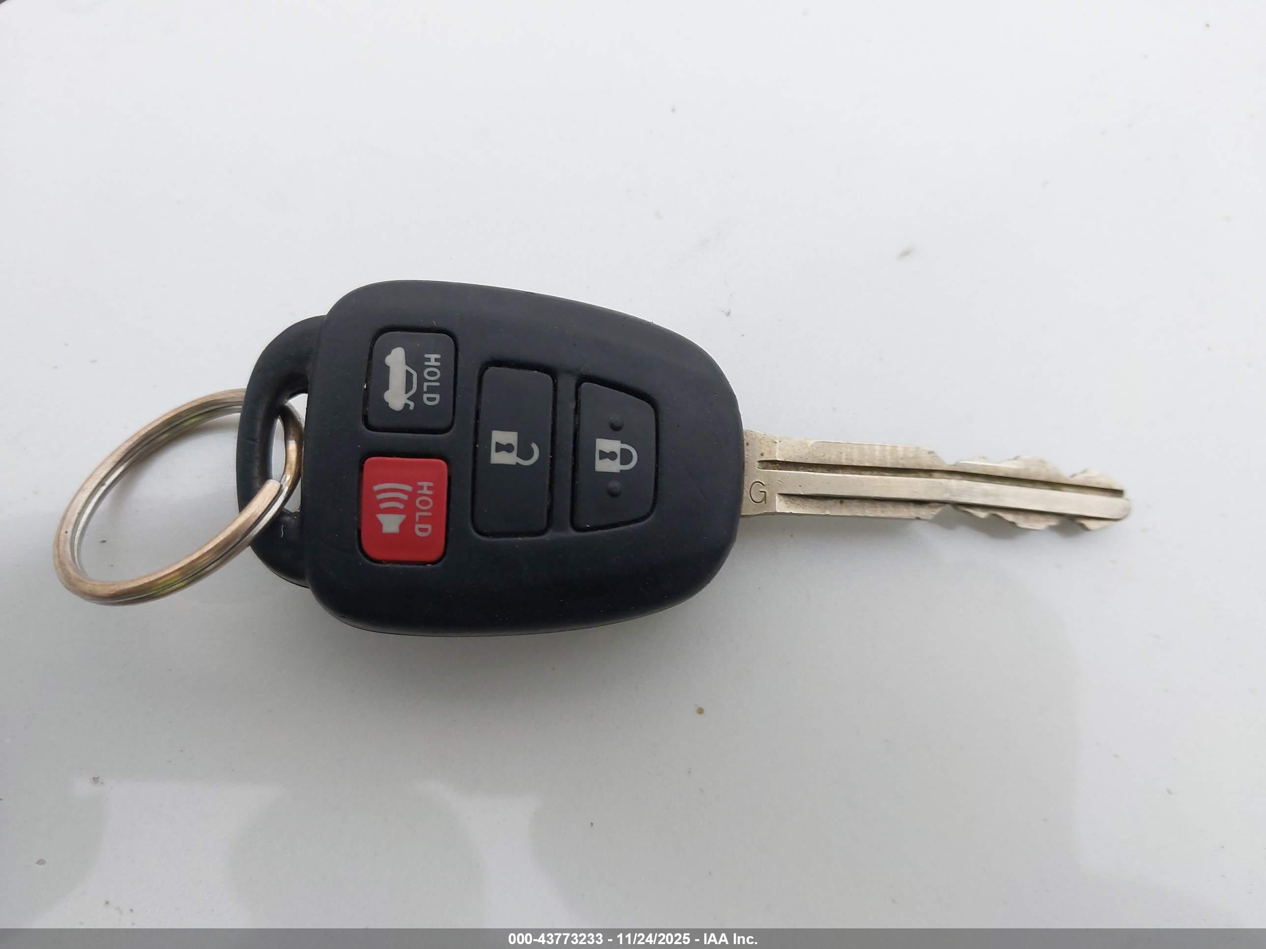 TOYOTA CAMRY image 11