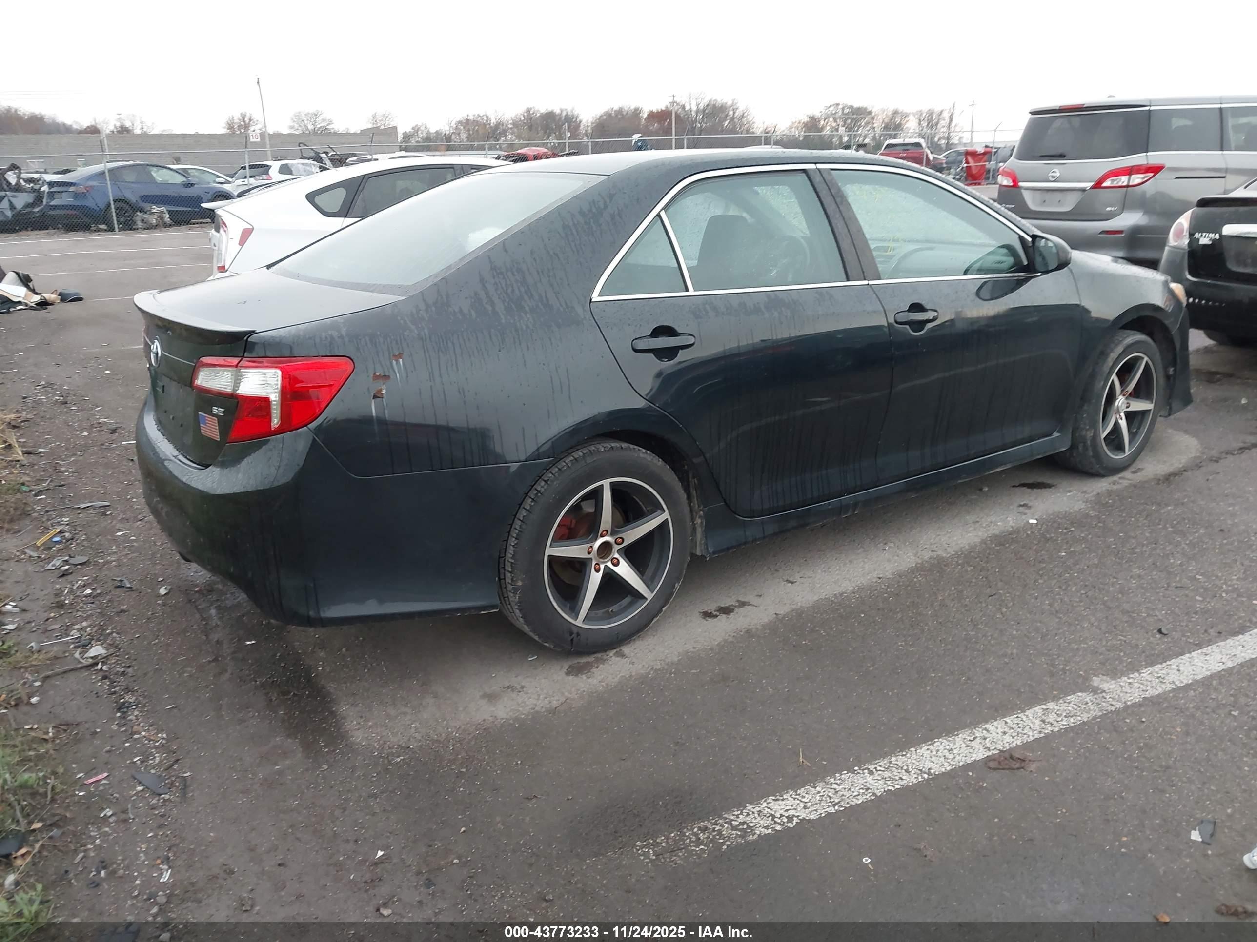 TOYOTA CAMRY image 4