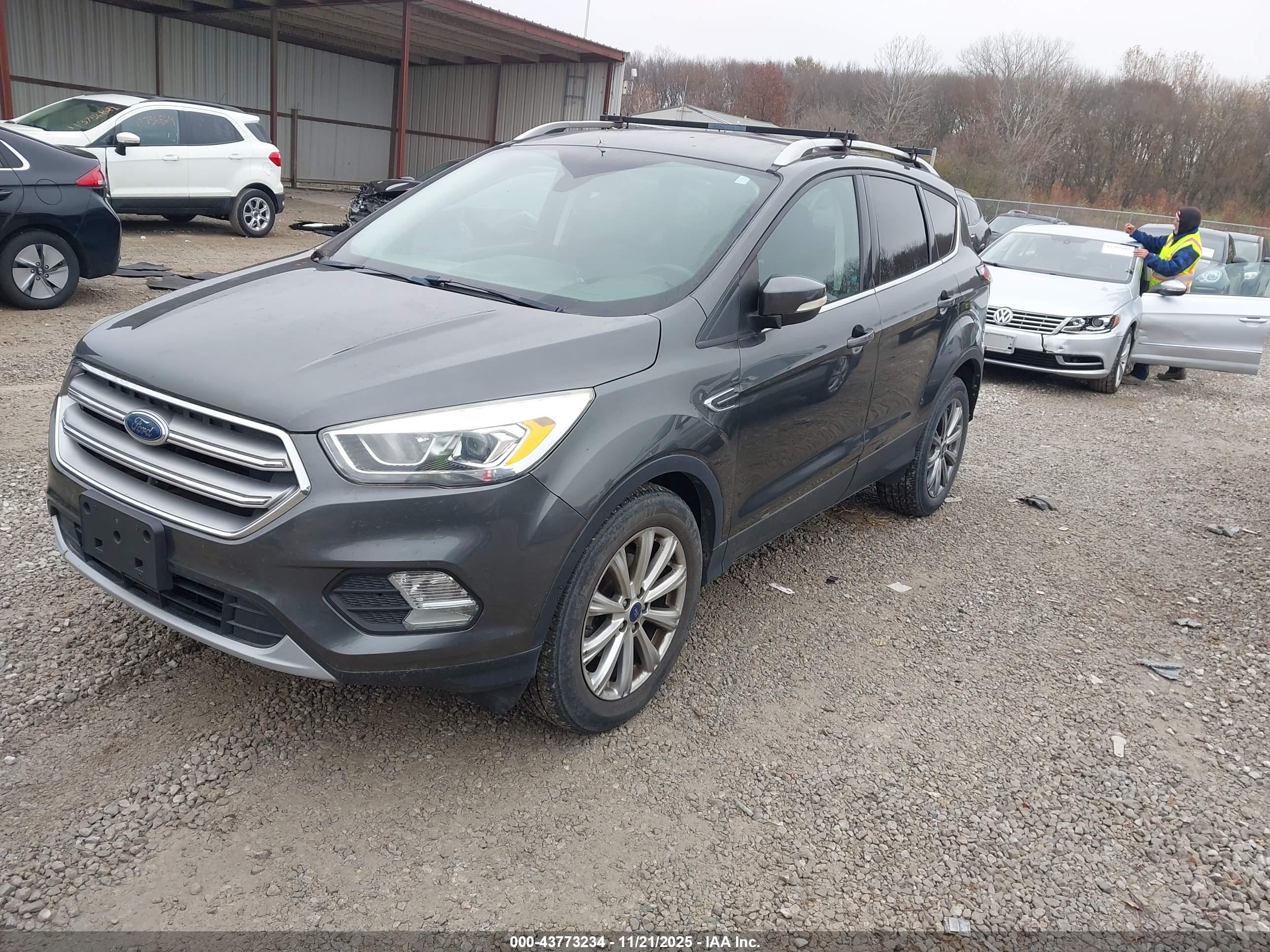 FORD ESCAPE image 2