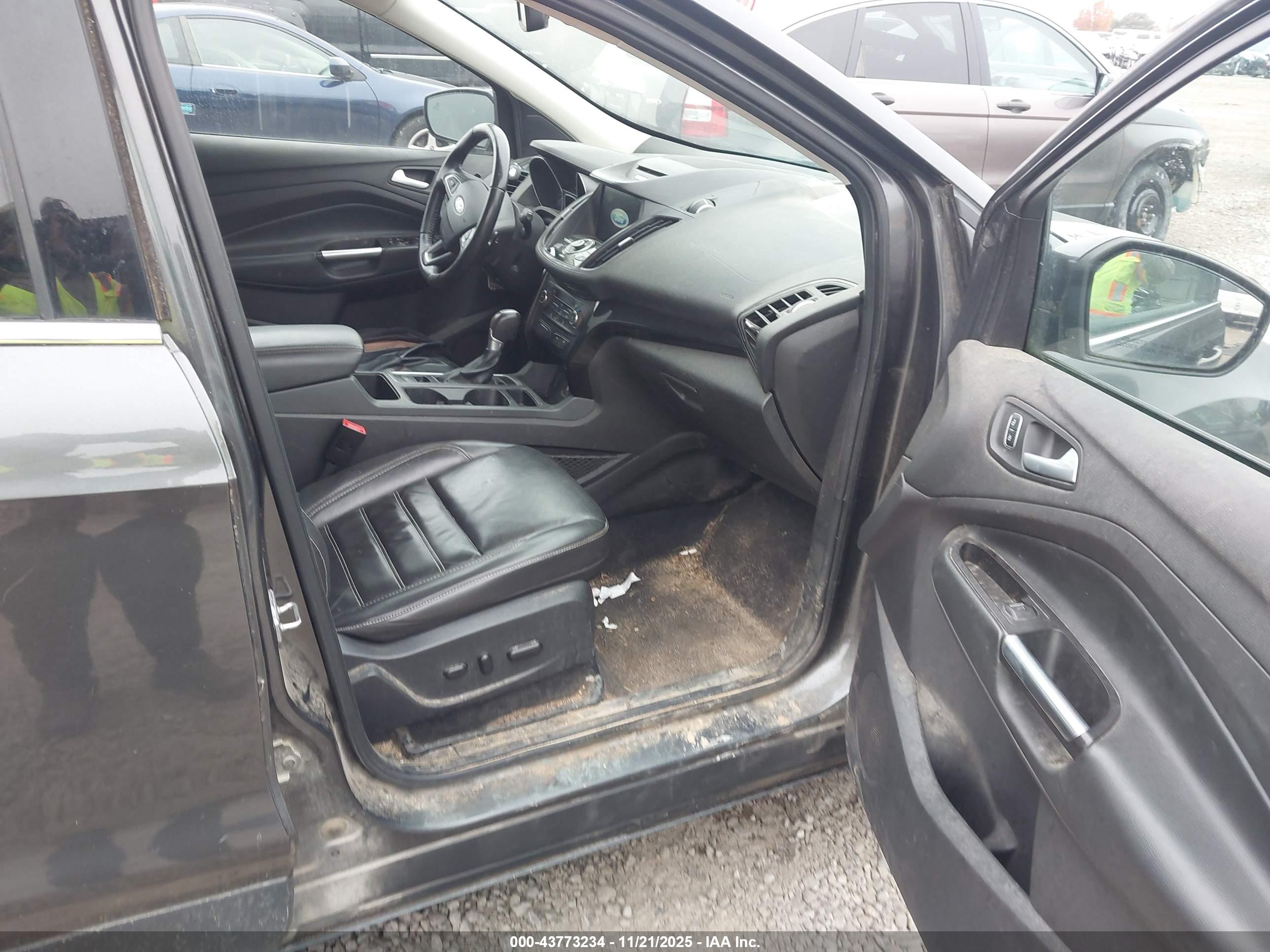 FORD ESCAPE image 5