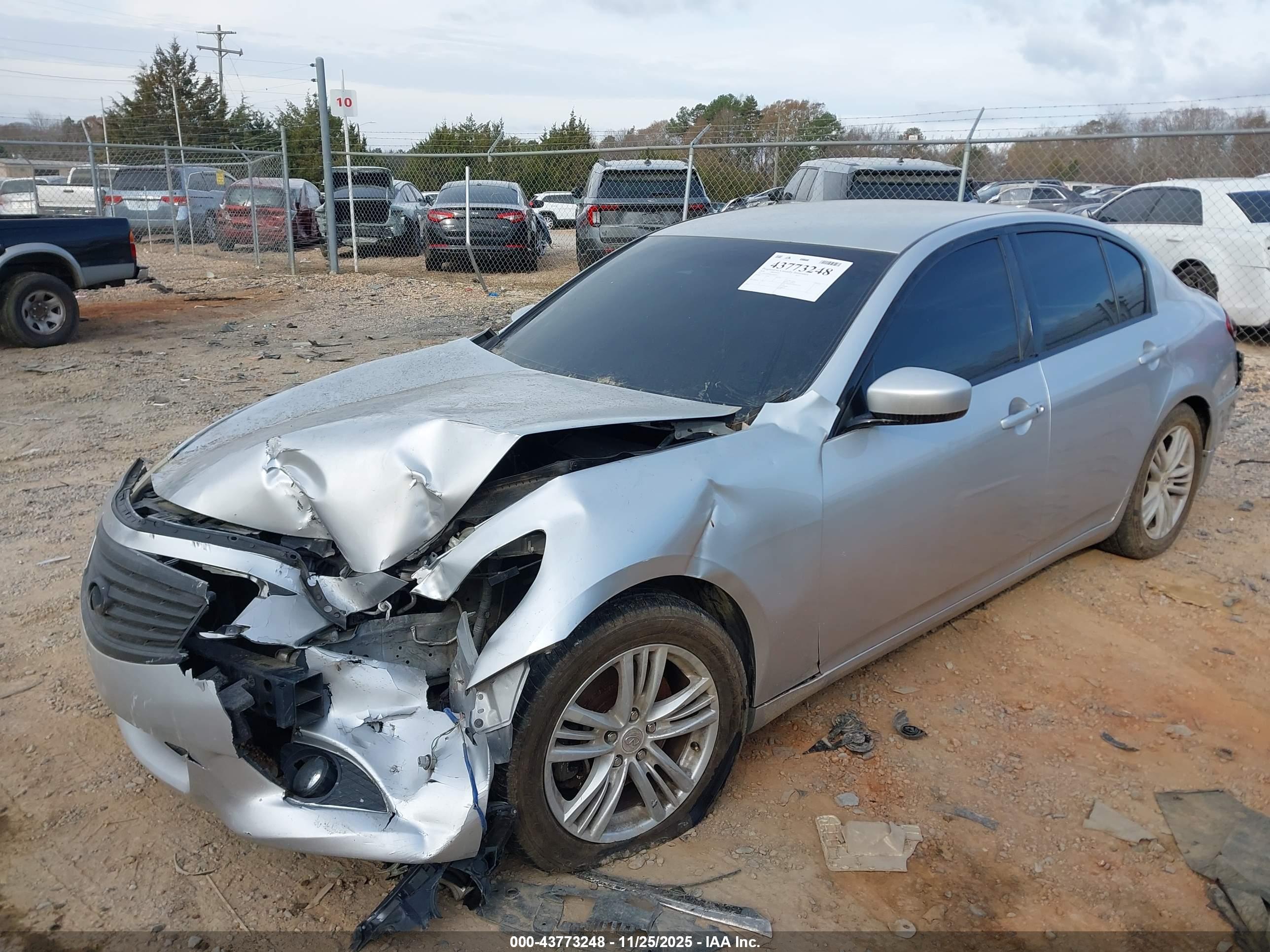 INFINITI G37 image 2