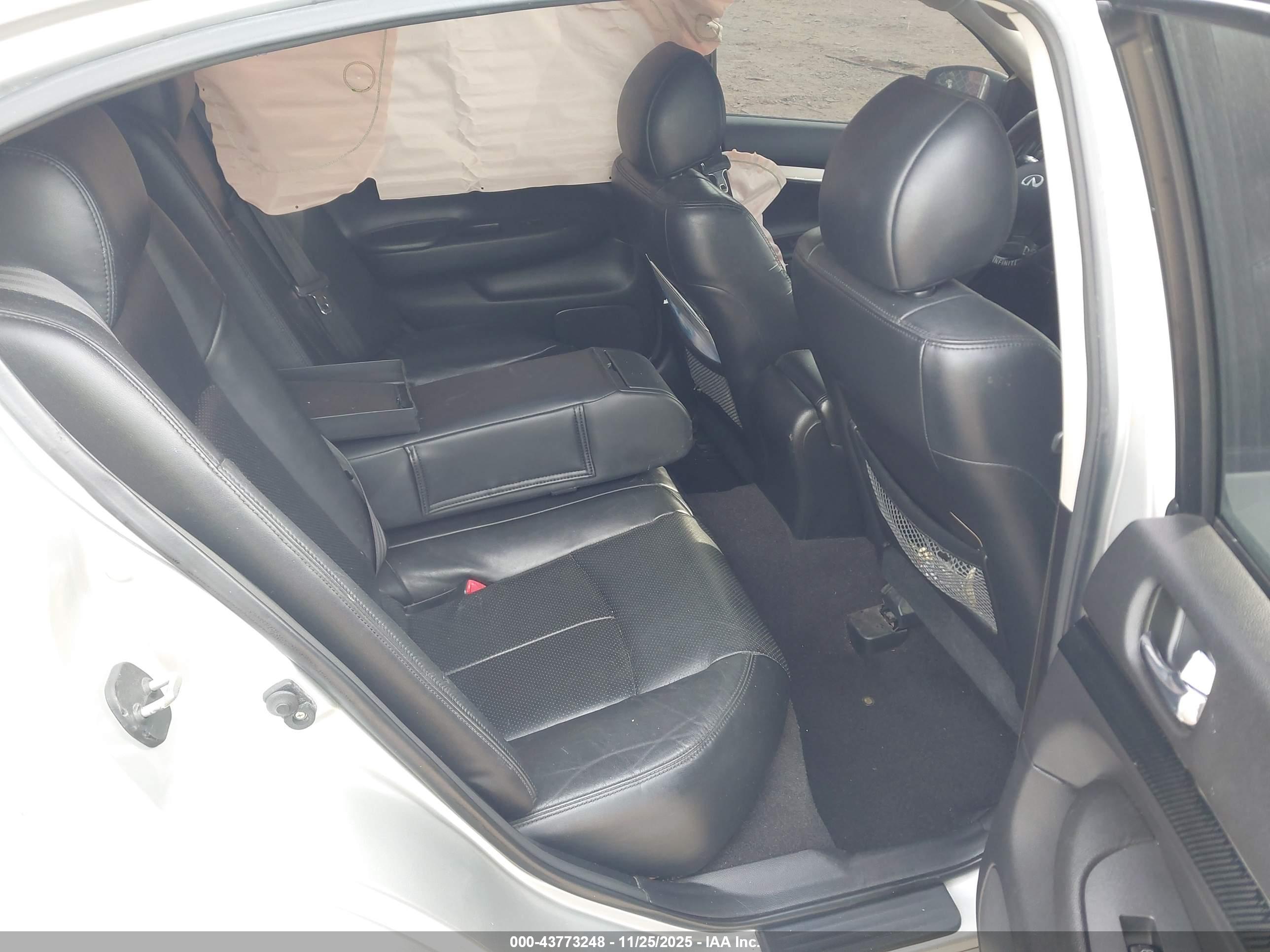 INFINITI G37 image 8