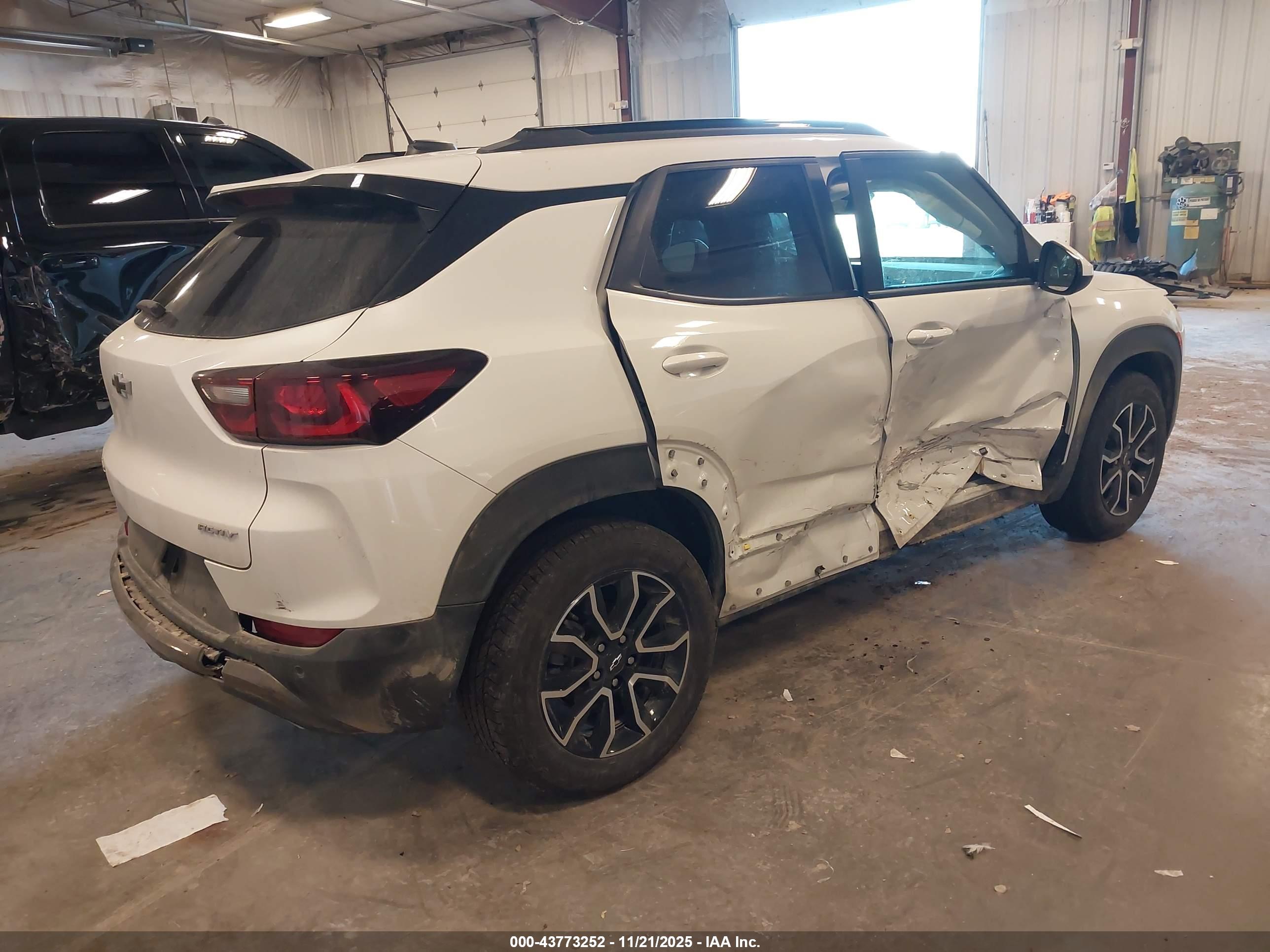 CHEVROLET TRAILBLAZER image 4