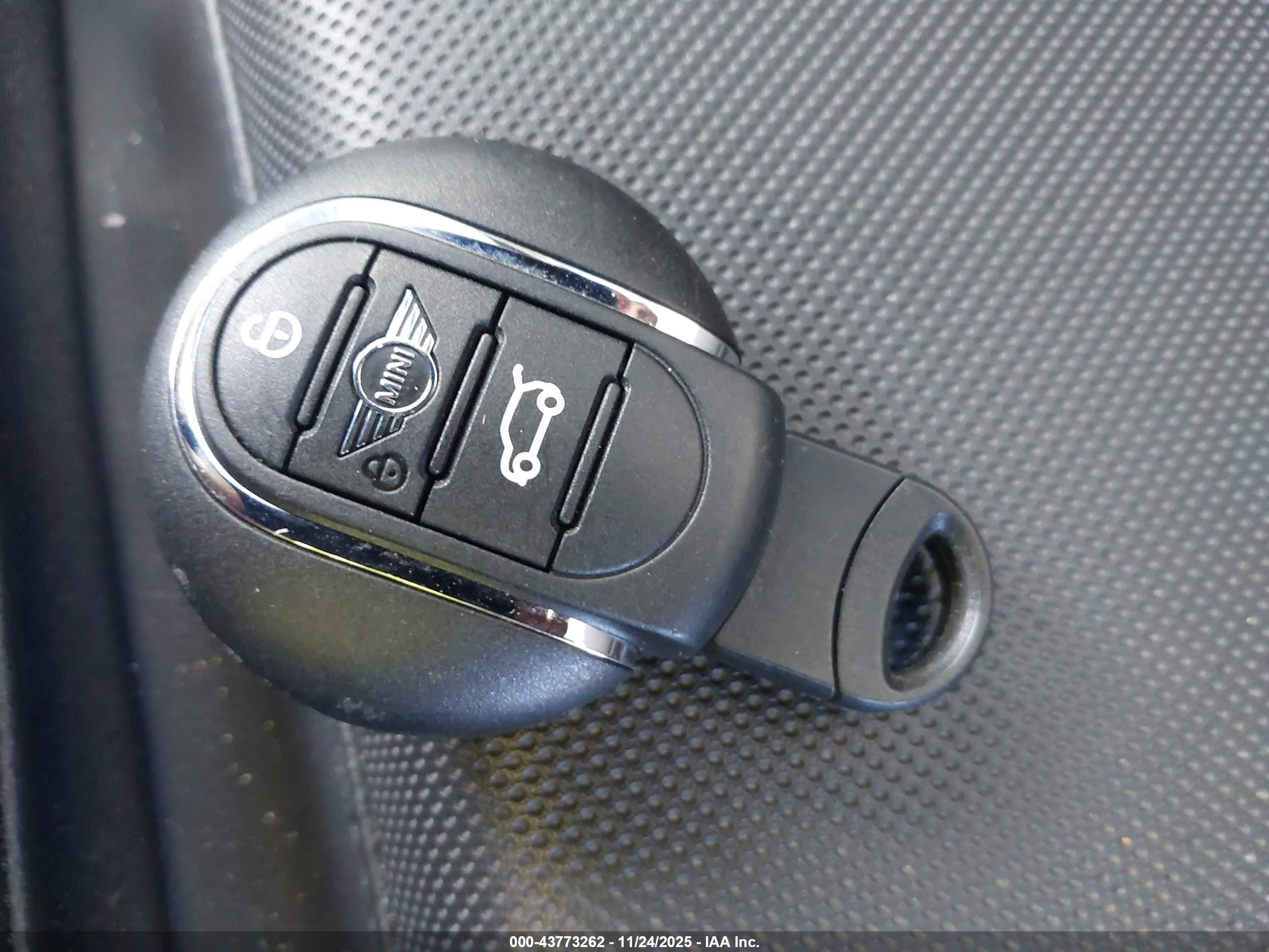 MINI COUNTRYMAN image 11