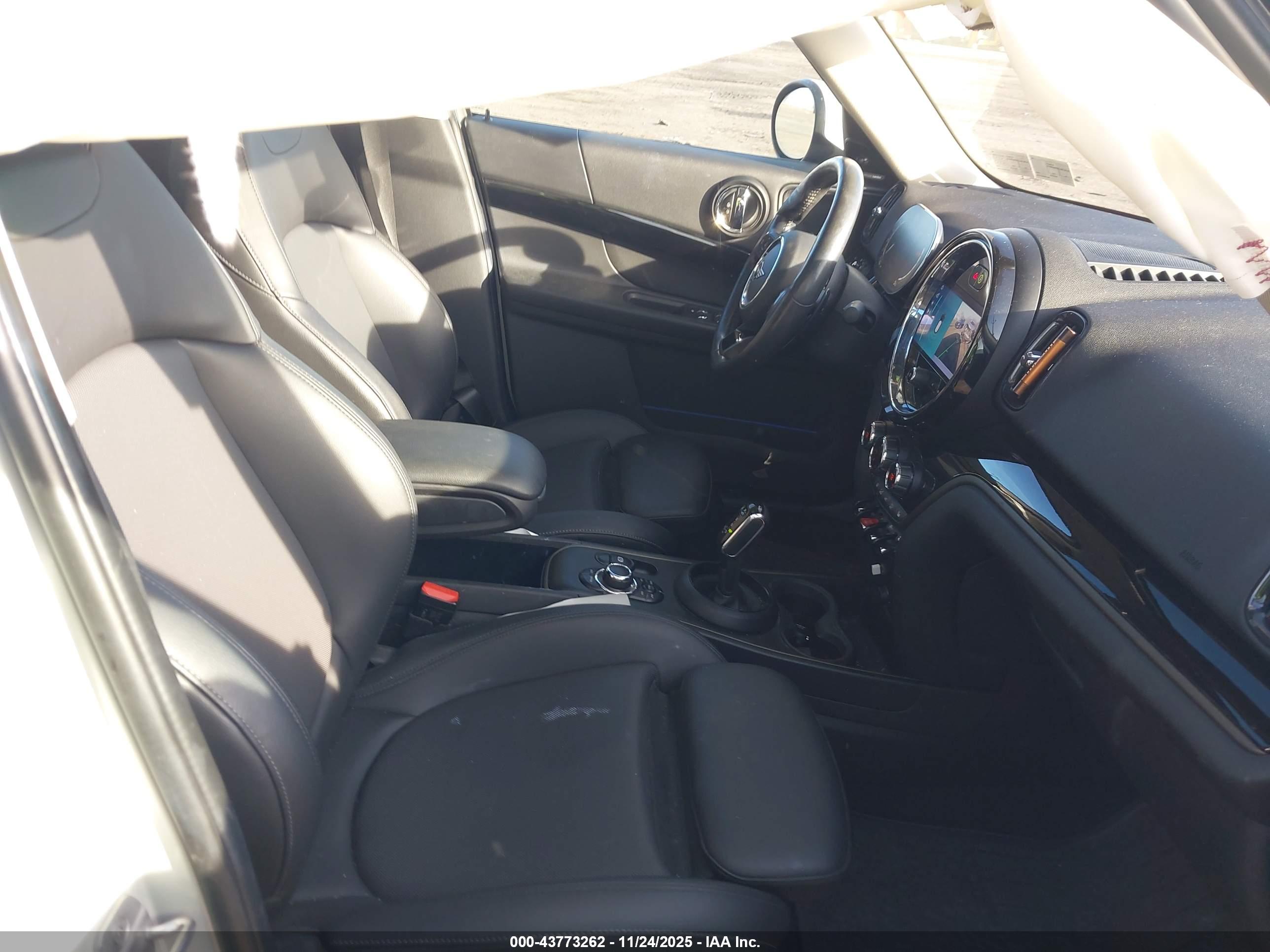MINI COUNTRYMAN image 5