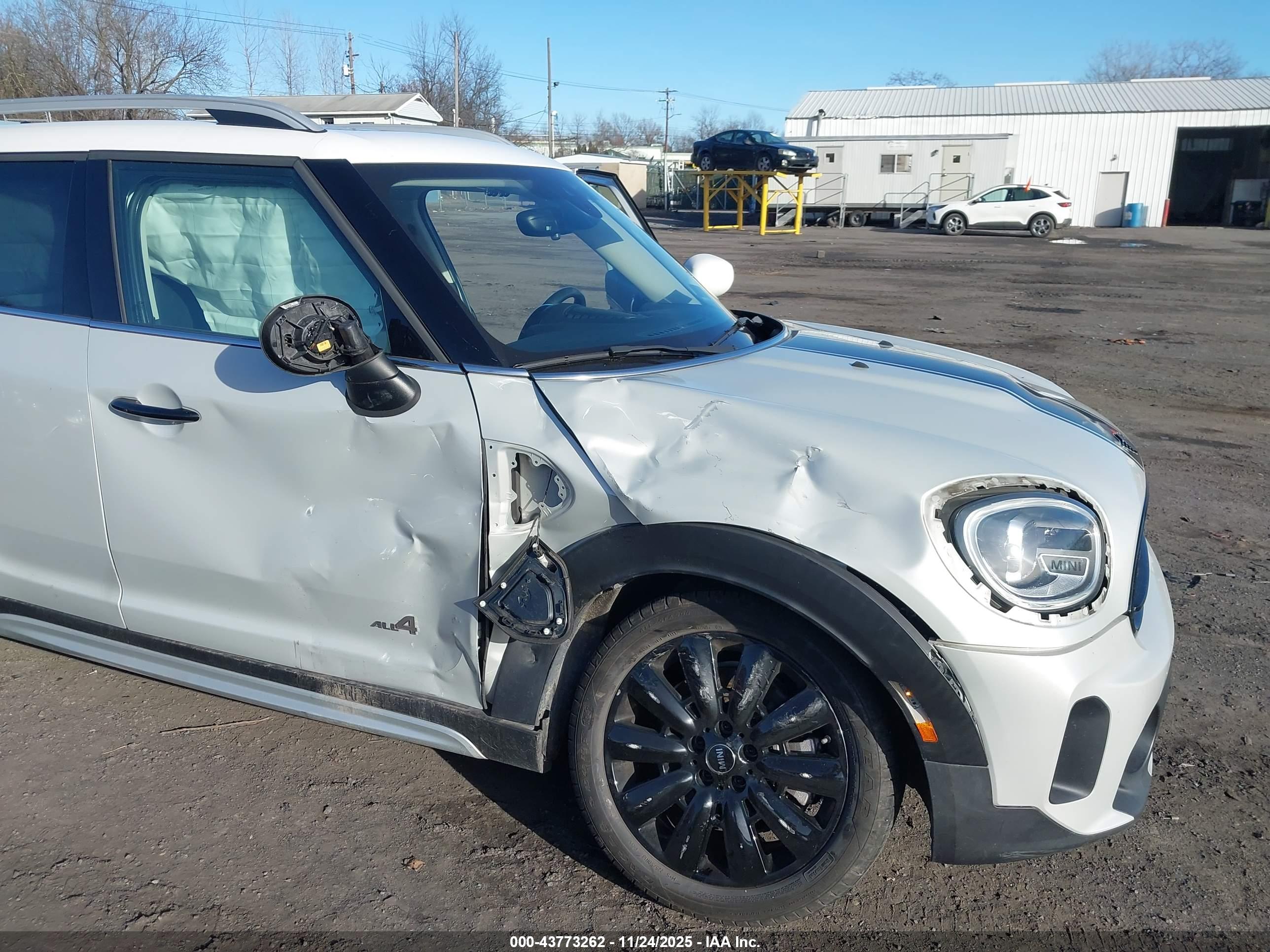 MINI COUNTRYMAN image 6