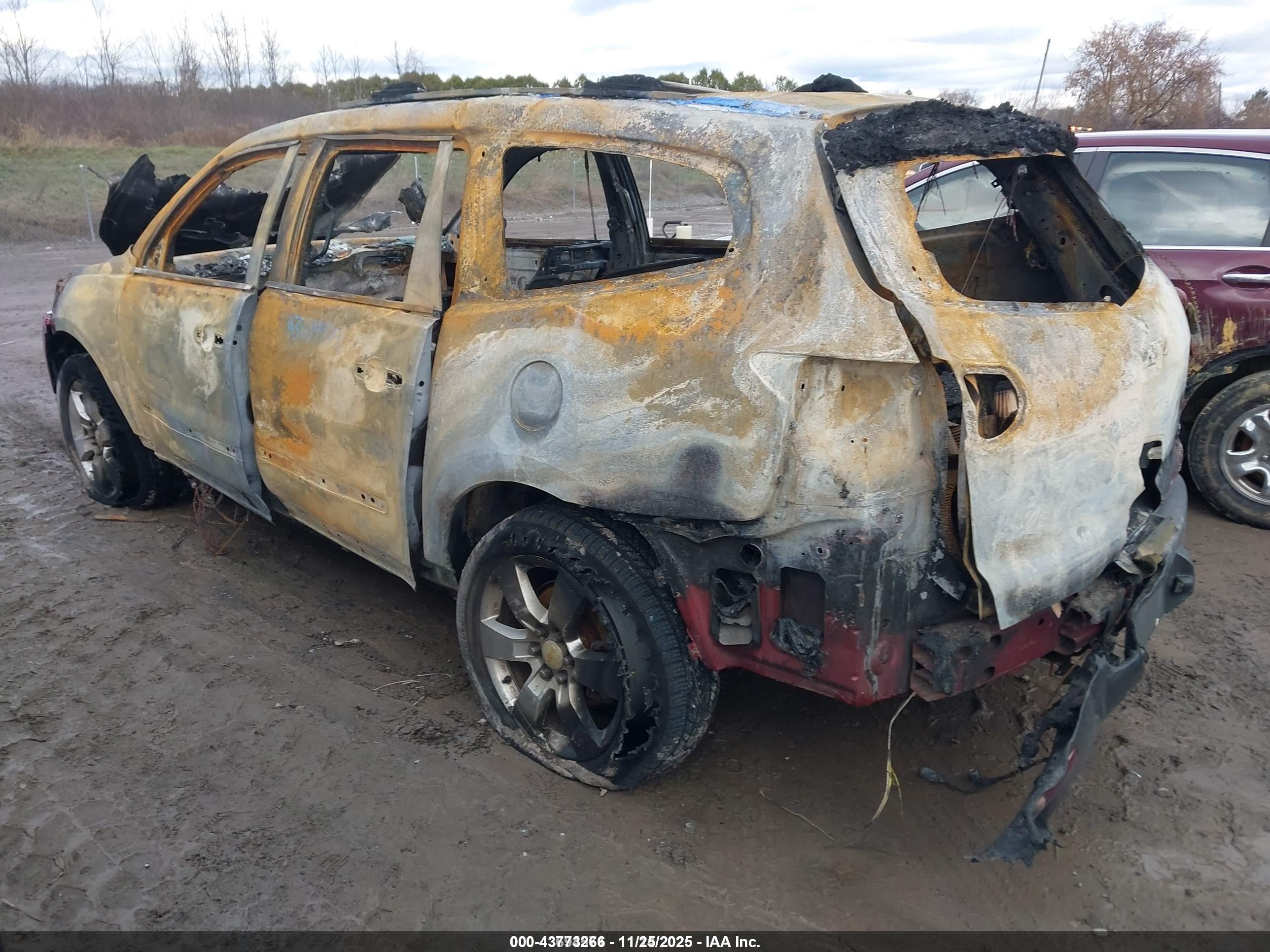 CHEVROLET TRAVERSE image 3