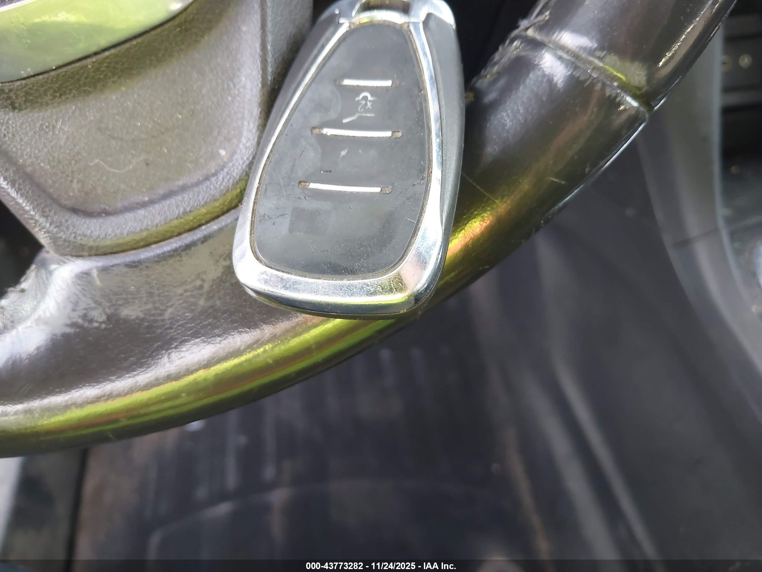 CHEVROLET EQUINOX image 11