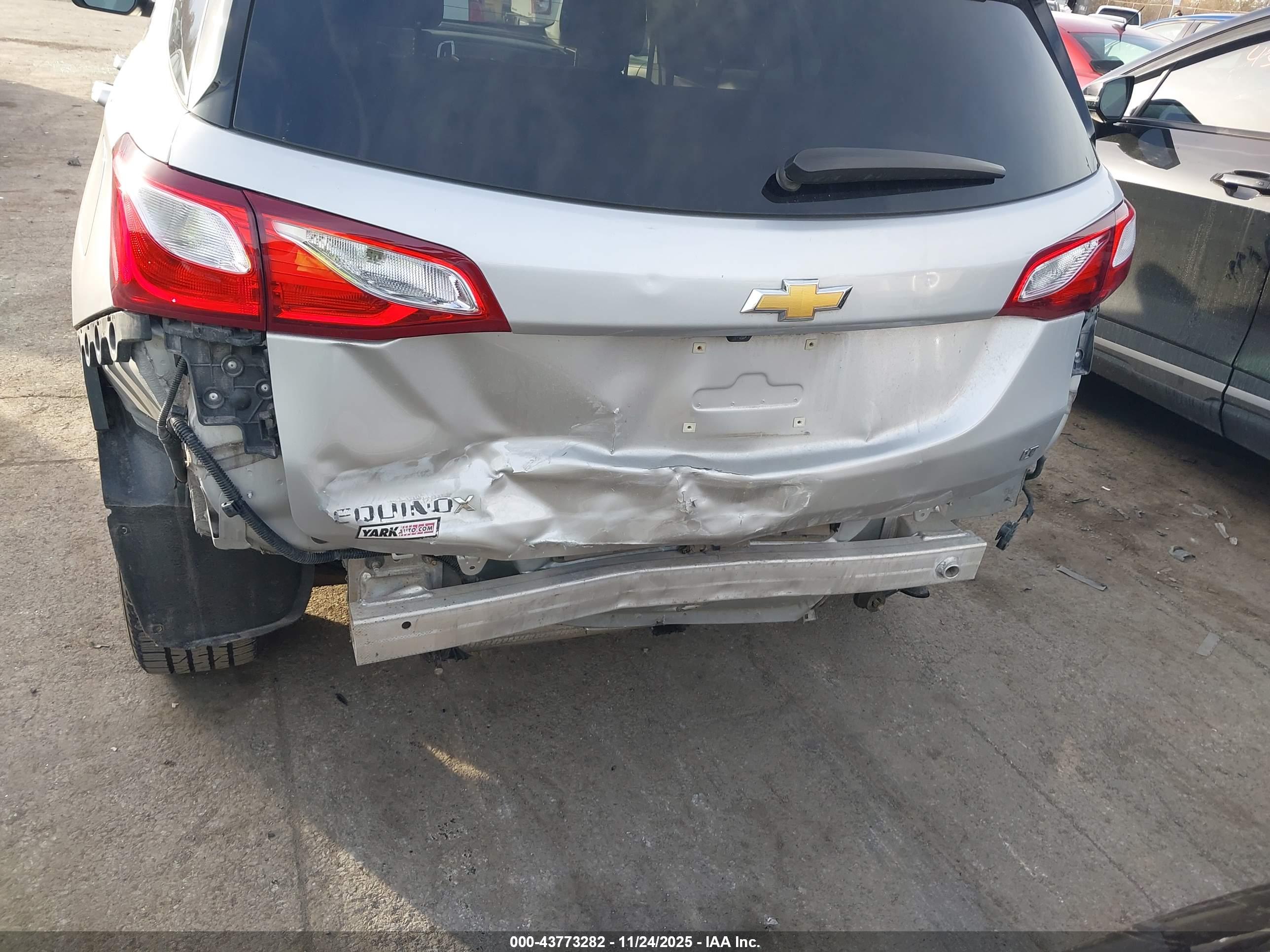 CHEVROLET EQUINOX image 6