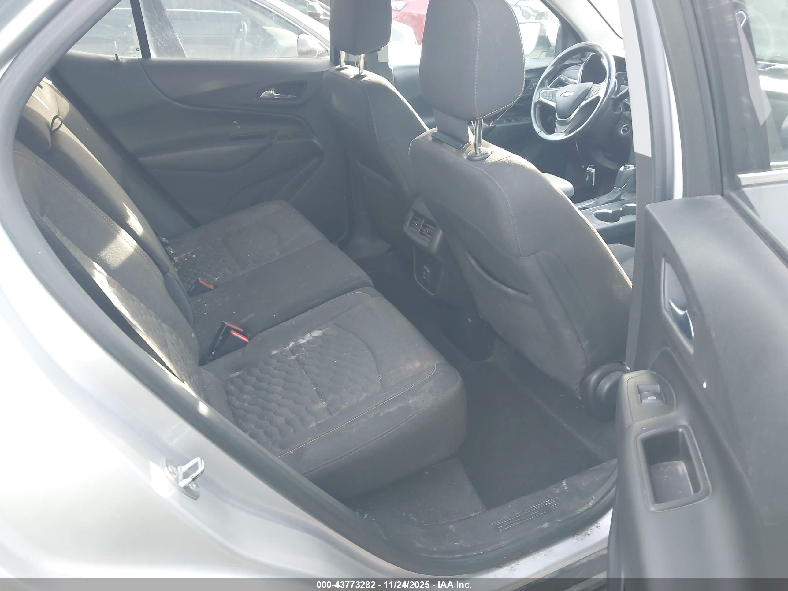 CHEVROLET EQUINOX image 8