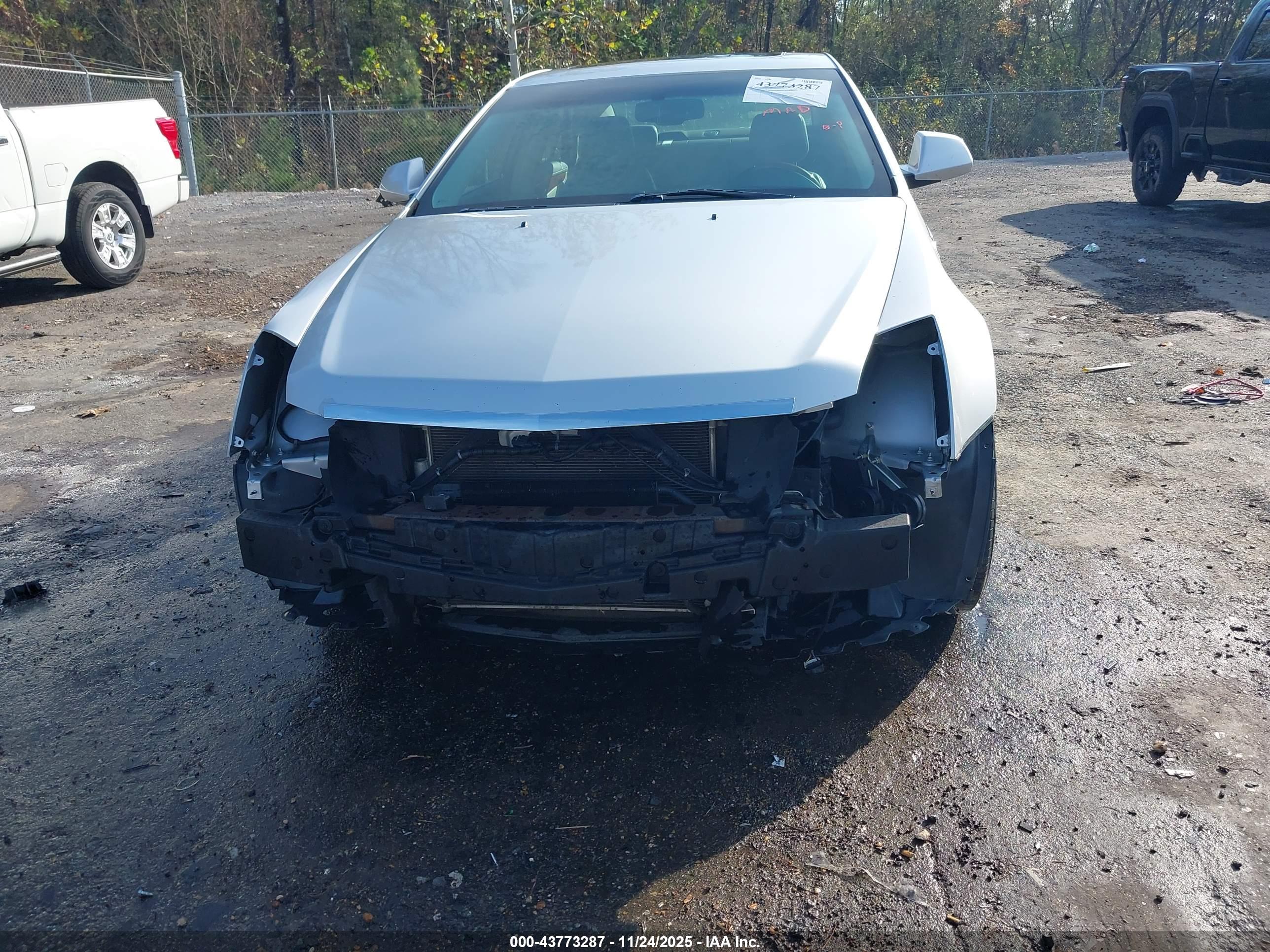 CADILLAC CTS image 6