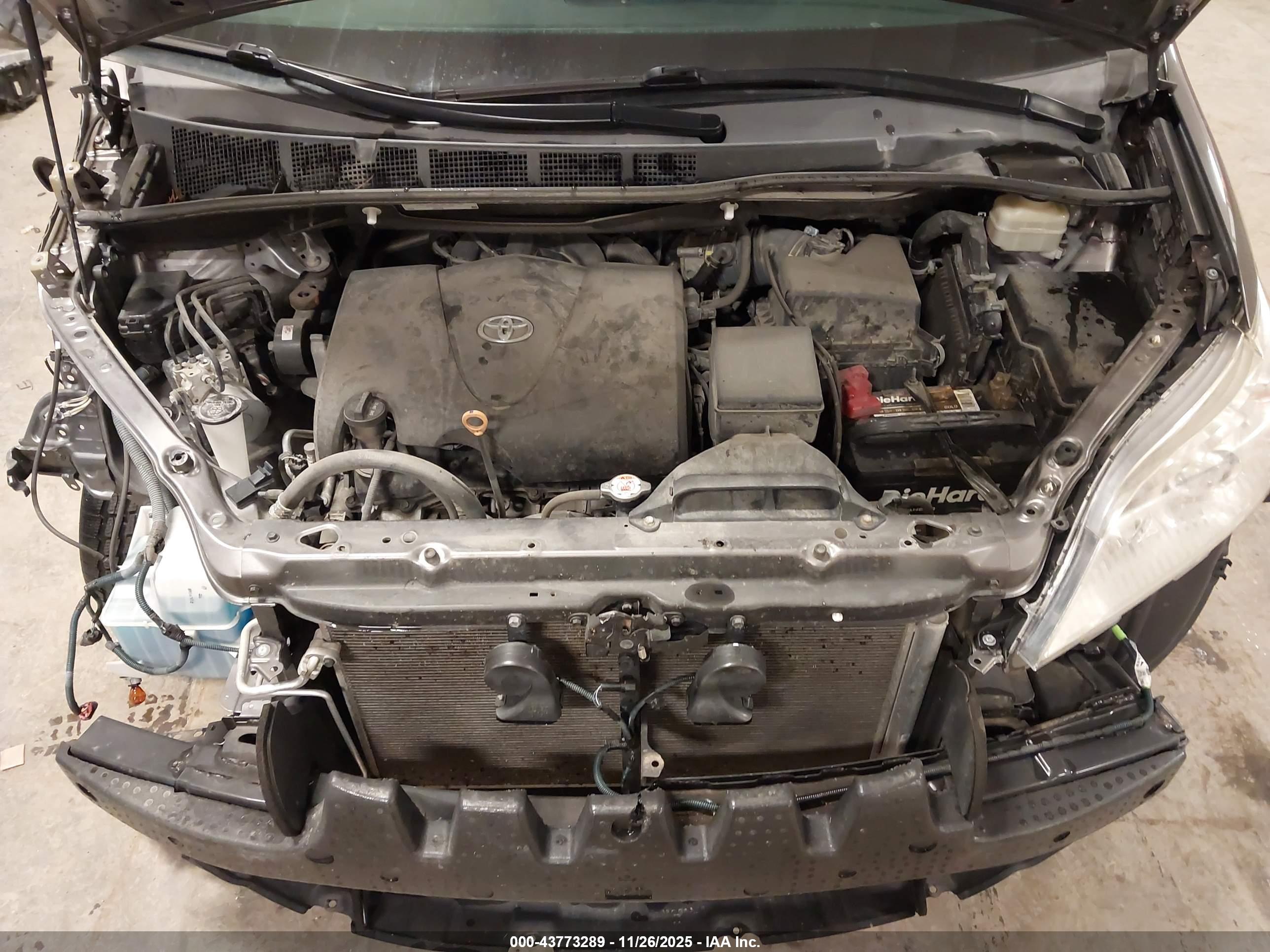 TOYOTA SIENNA image 10