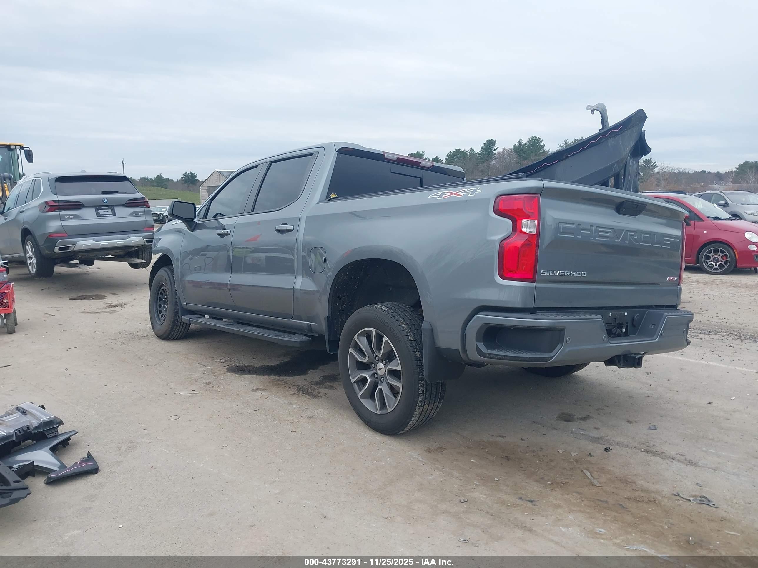 CHEVROLET SILVERADO image 3
