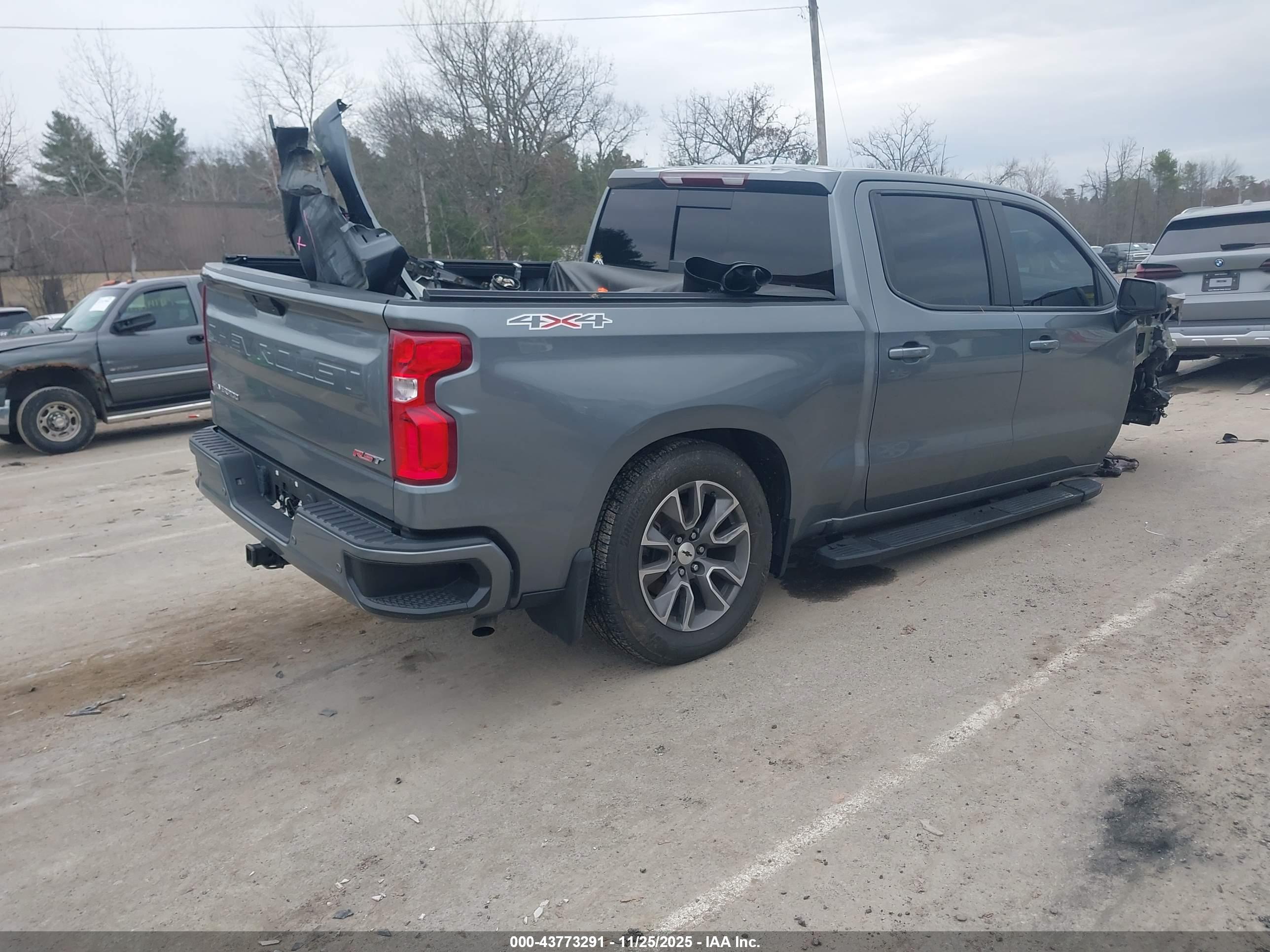 CHEVROLET SILVERADO image 4