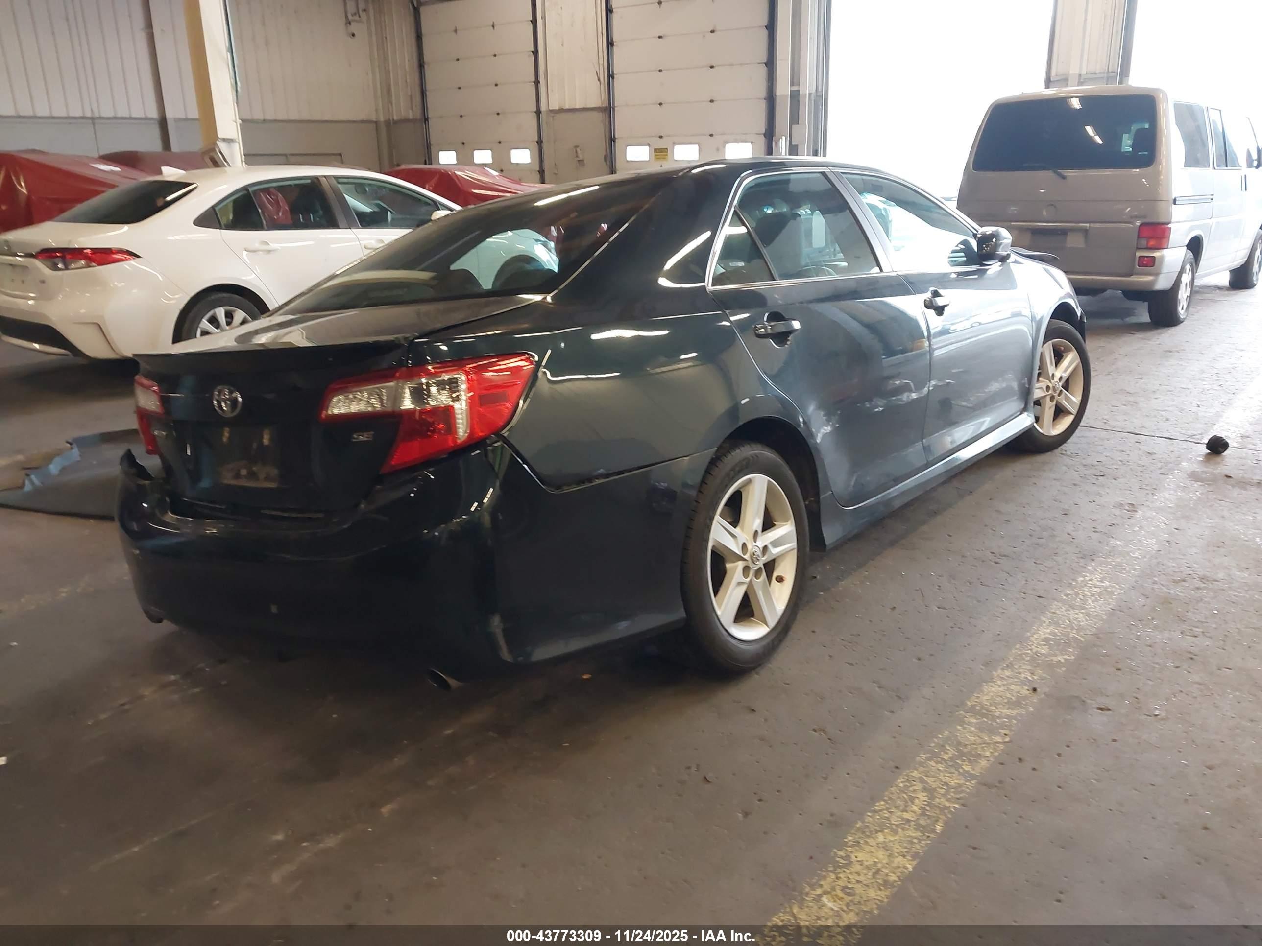 TOYOTA CAMRY image 4