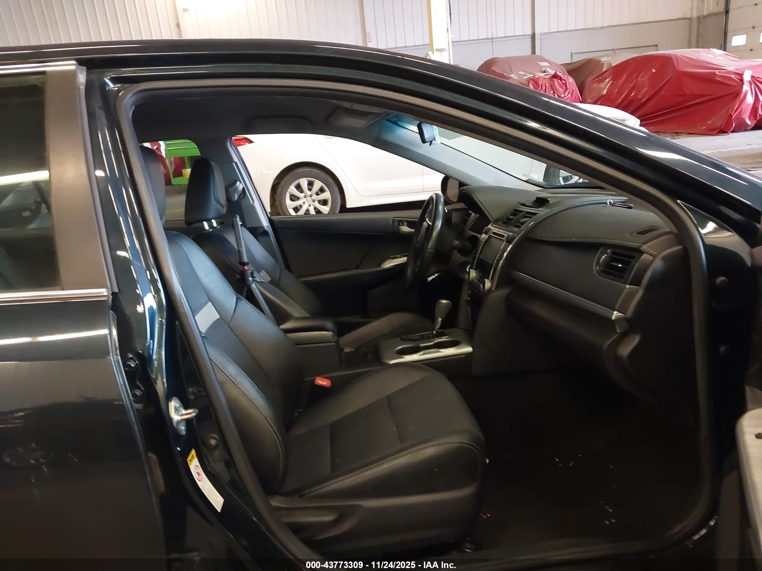 TOYOTA CAMRY image 5