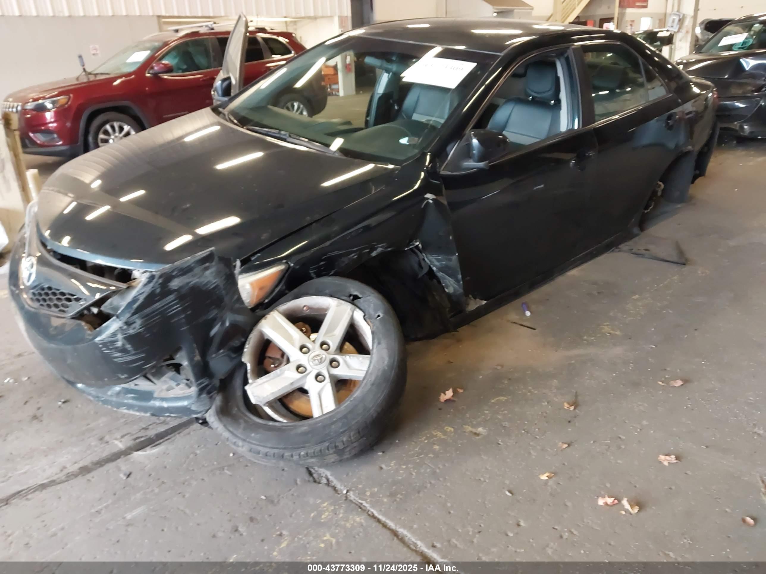 TOYOTA CAMRY image 6