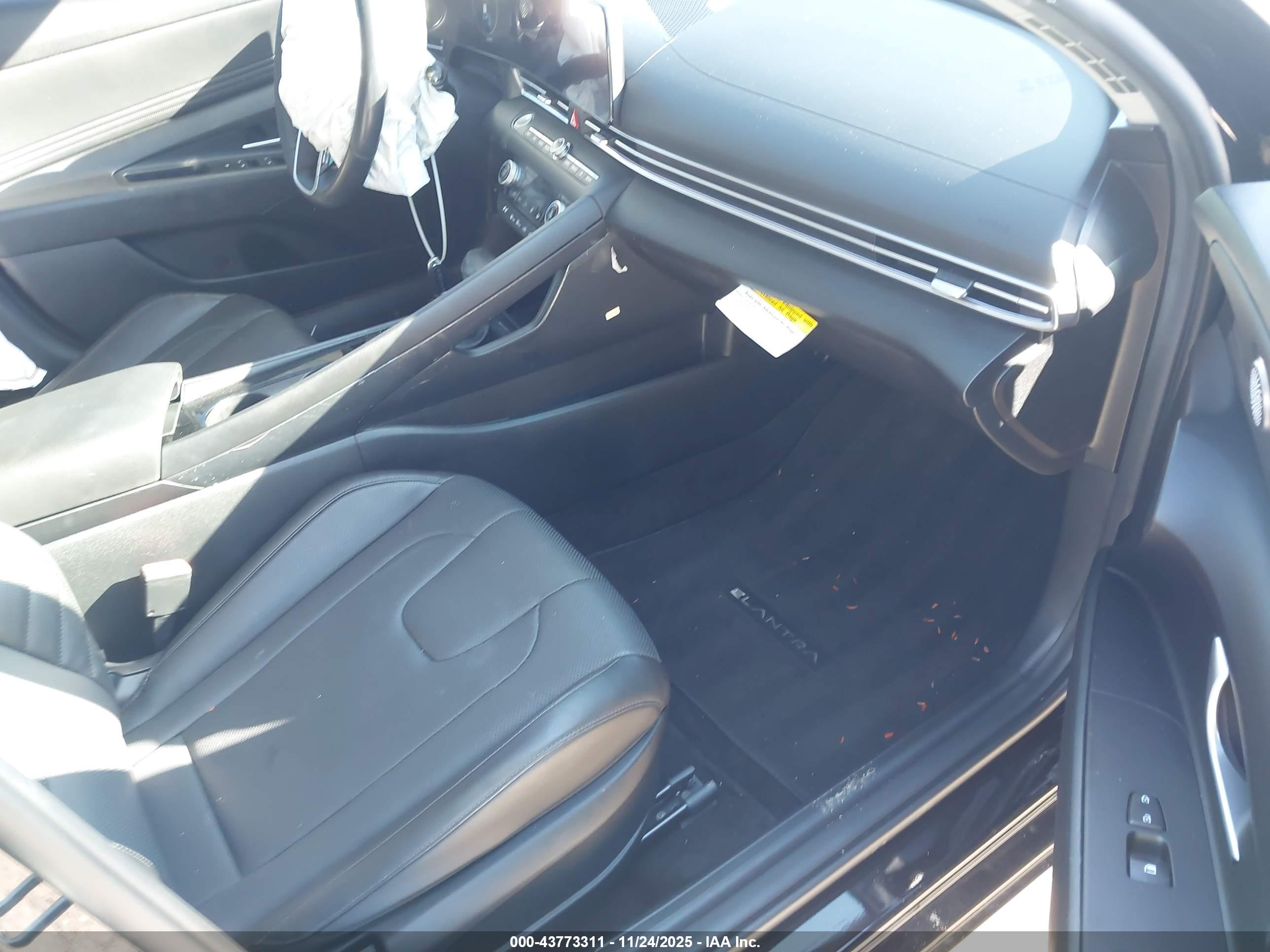 HYUNDAI ELANTRA image 5