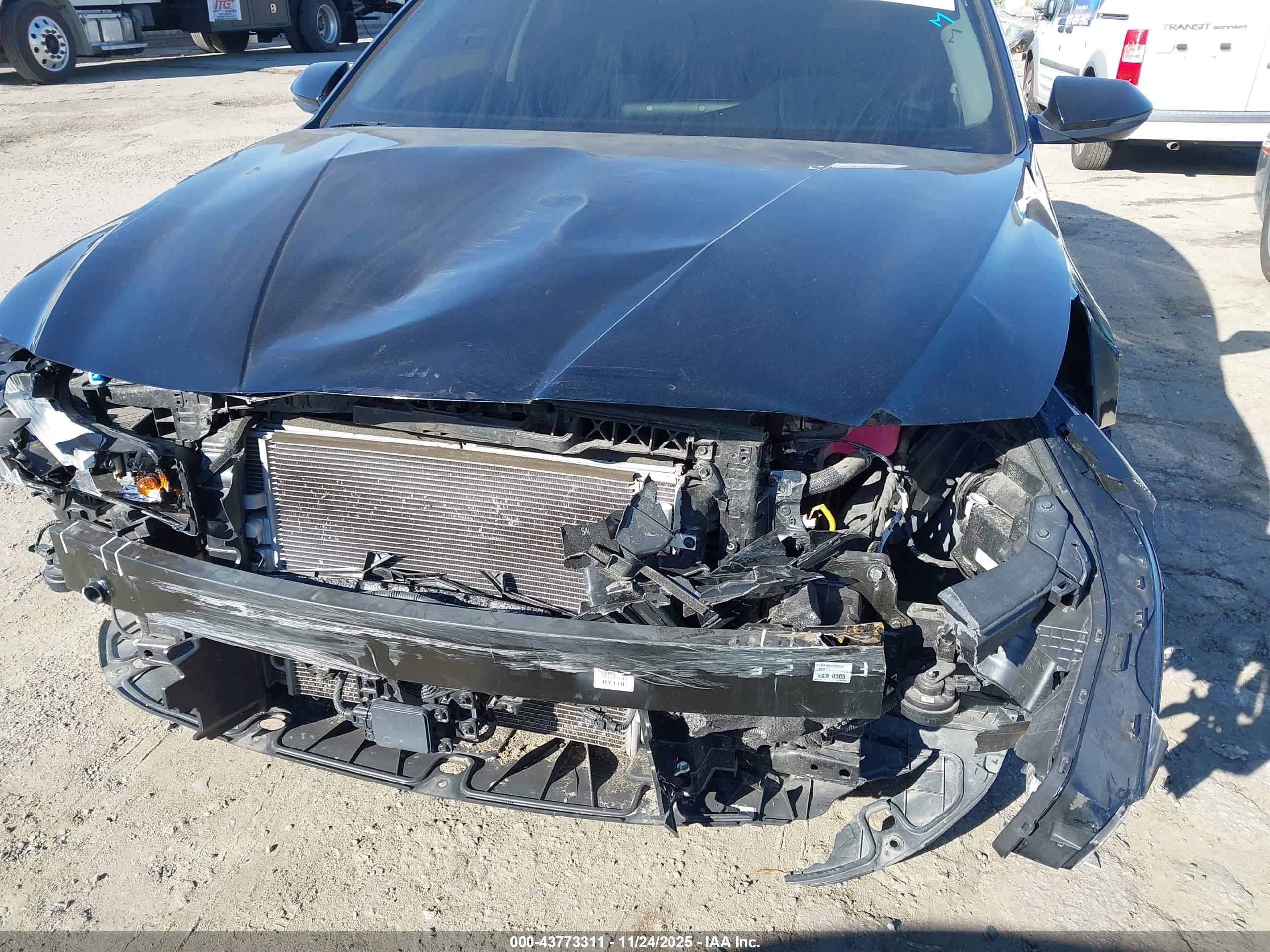 HYUNDAI ELANTRA image 6