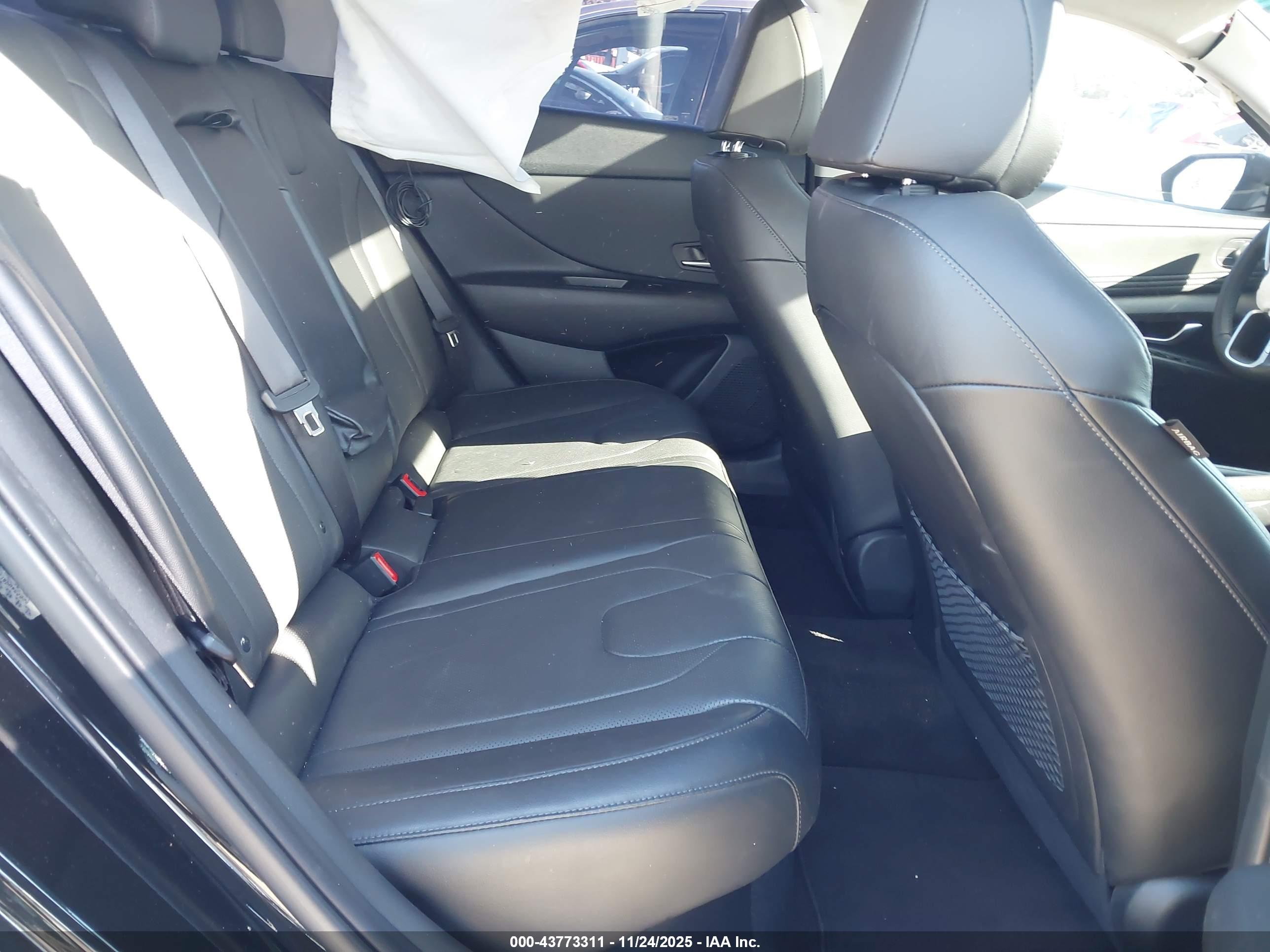 HYUNDAI ELANTRA image 8