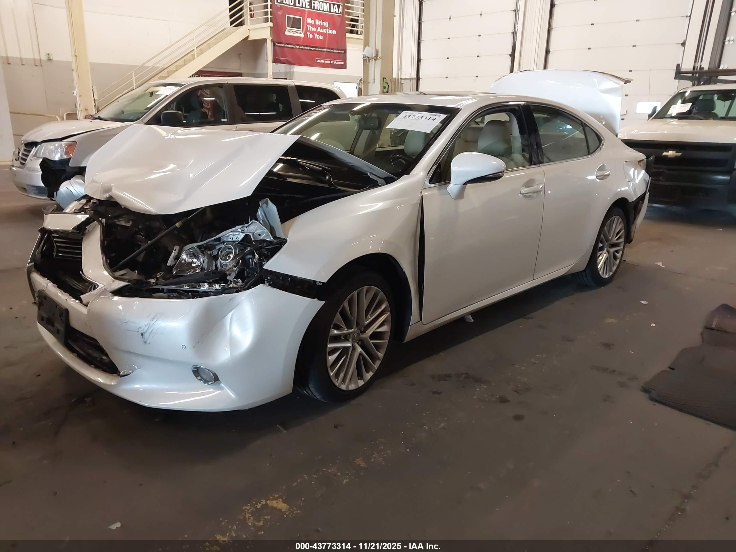 LEXUS ES image 2