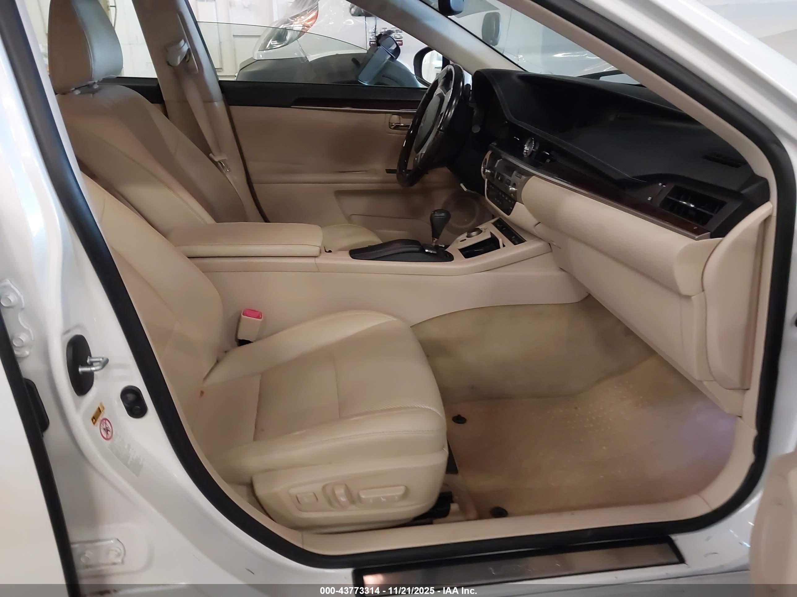 LEXUS ES image 5