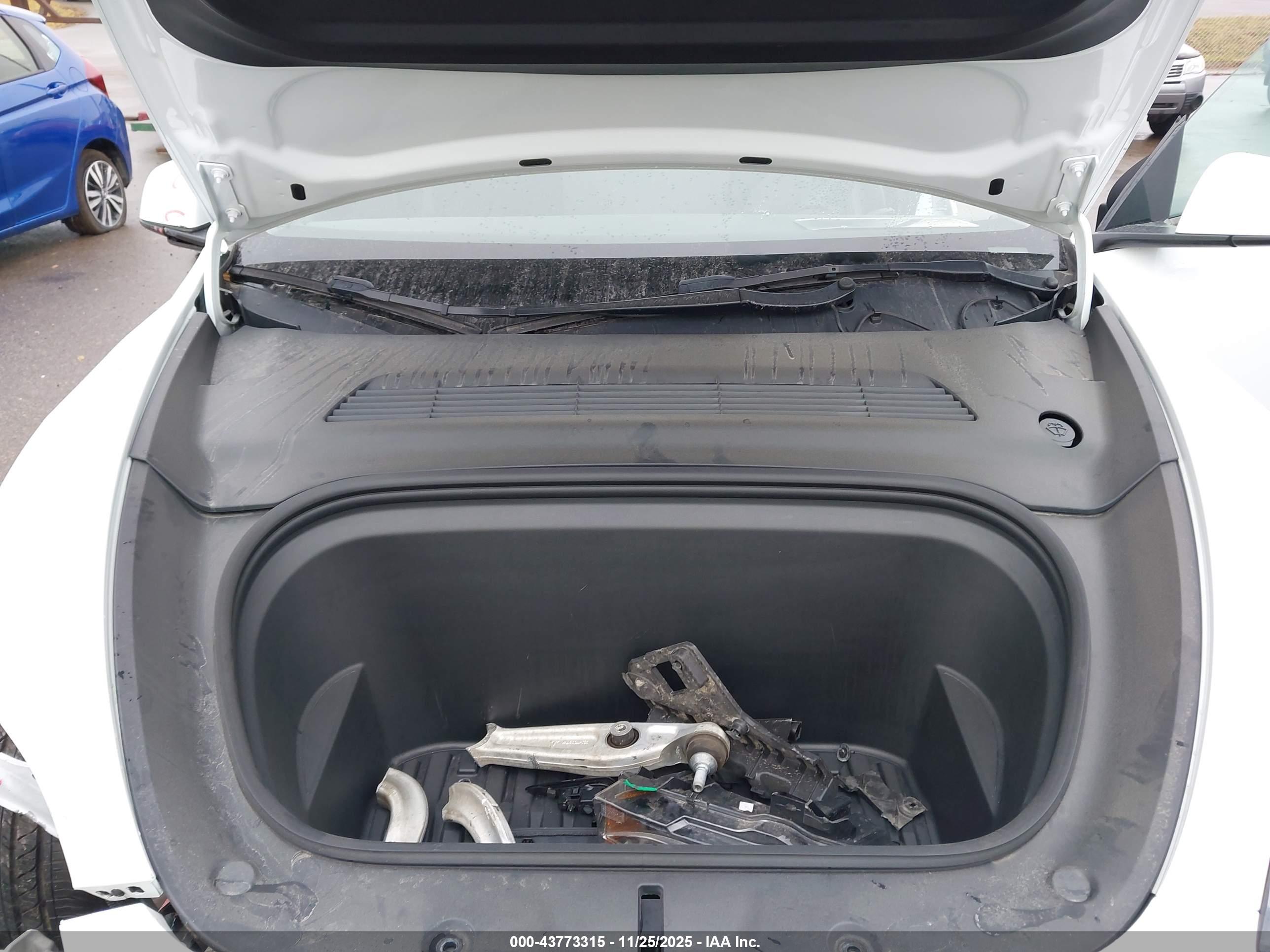 TESLA MODEL image 10