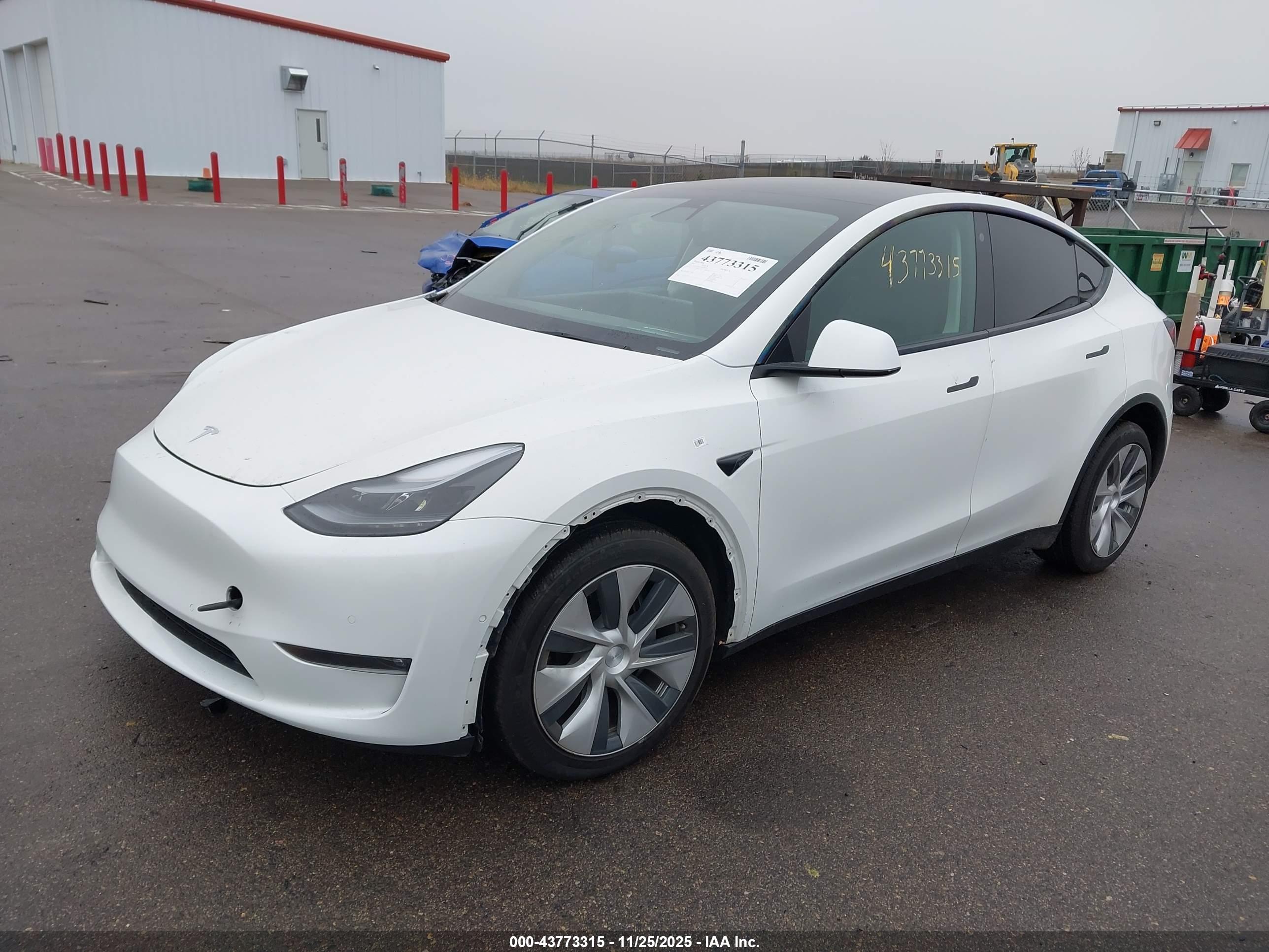 TESLA MODEL image 2