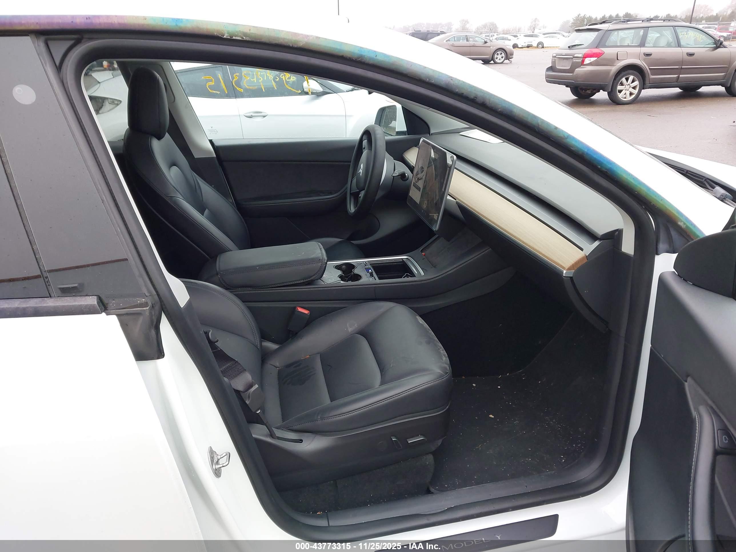 TESLA MODEL image 5