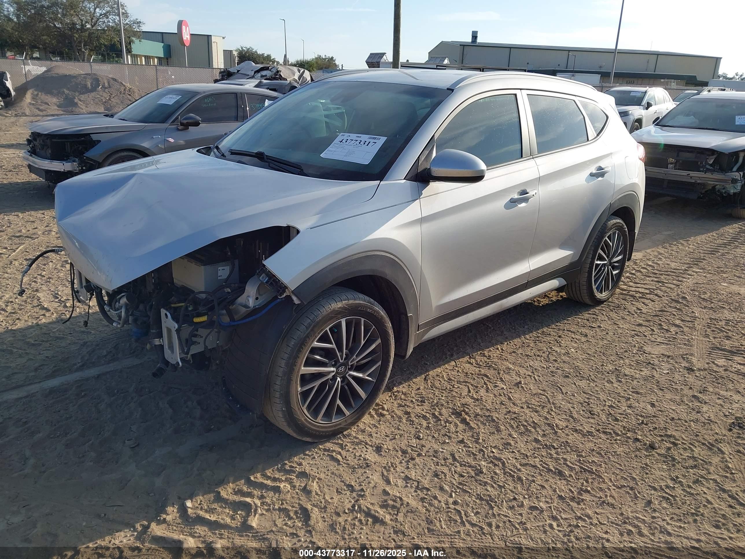 HYUNDAI TUCSON image 2