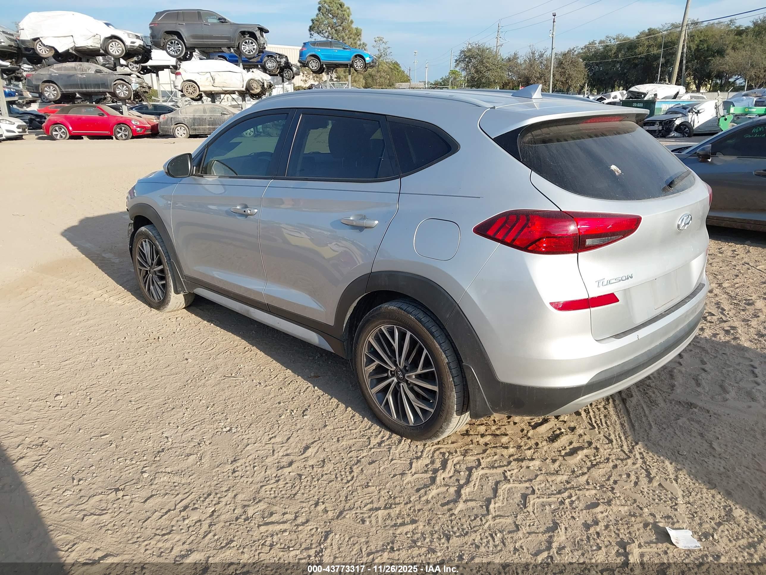 HYUNDAI TUCSON image 3