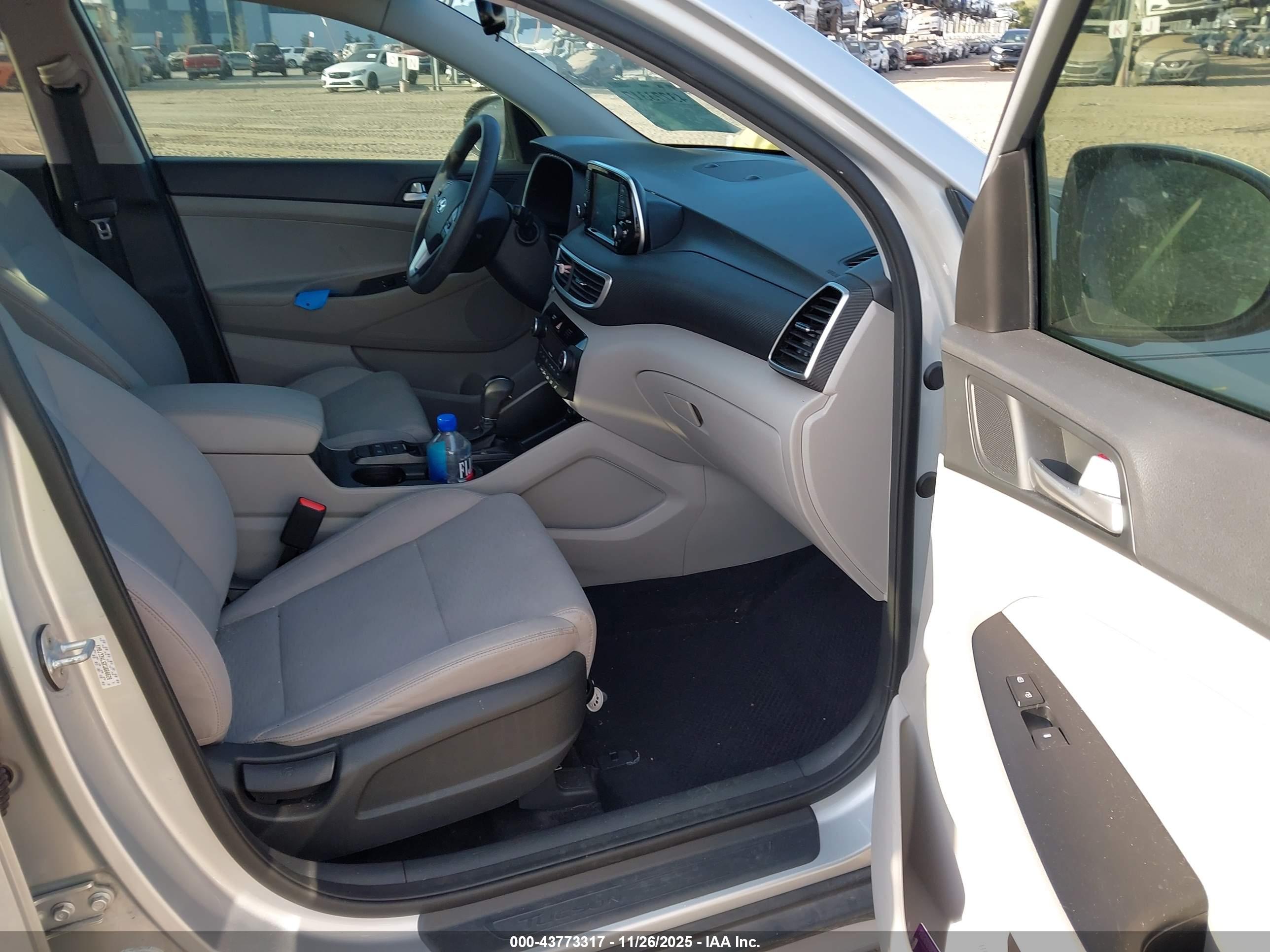 HYUNDAI TUCSON image 5