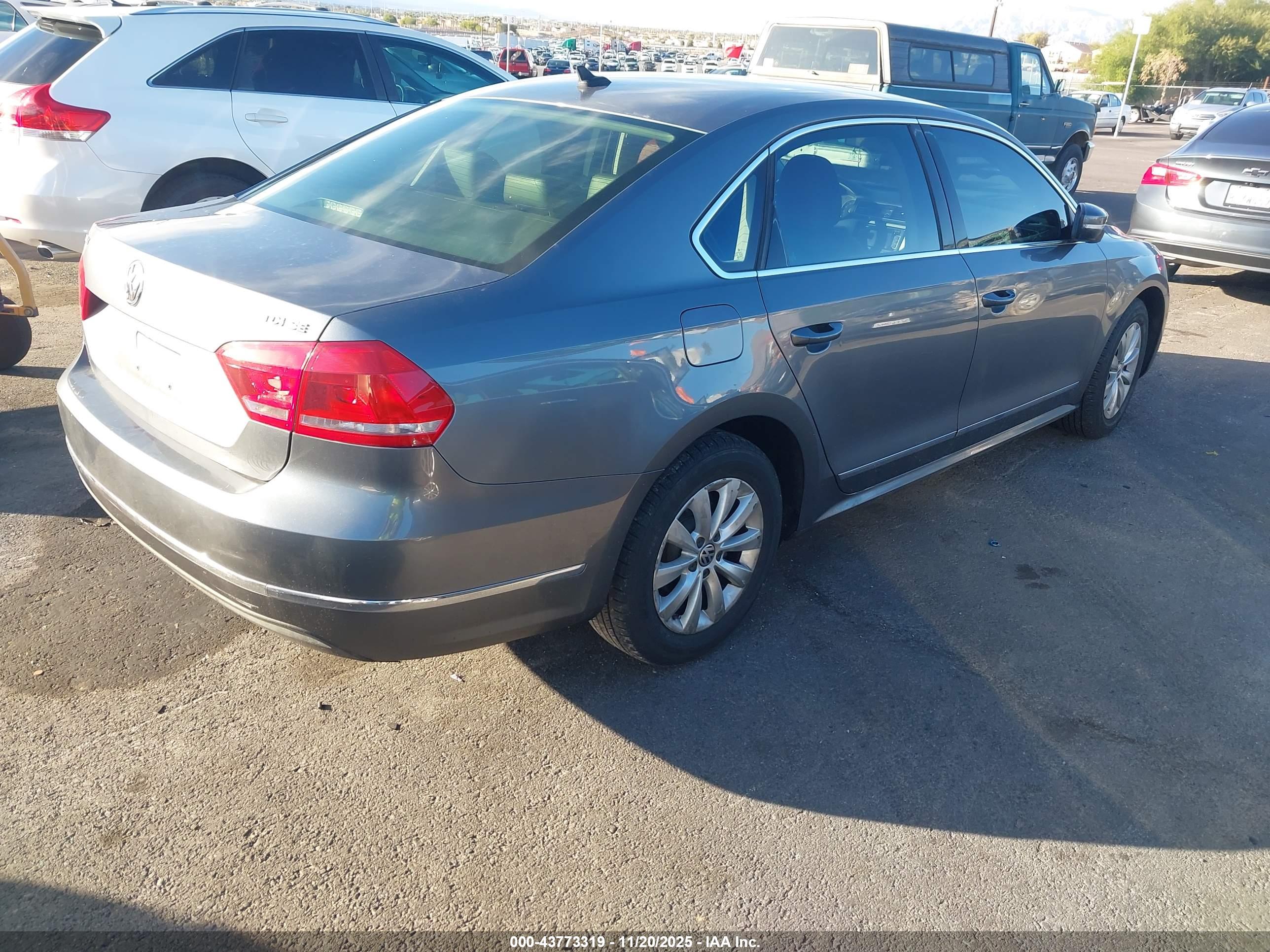 VOLKSWAGEN PASSAT image 4