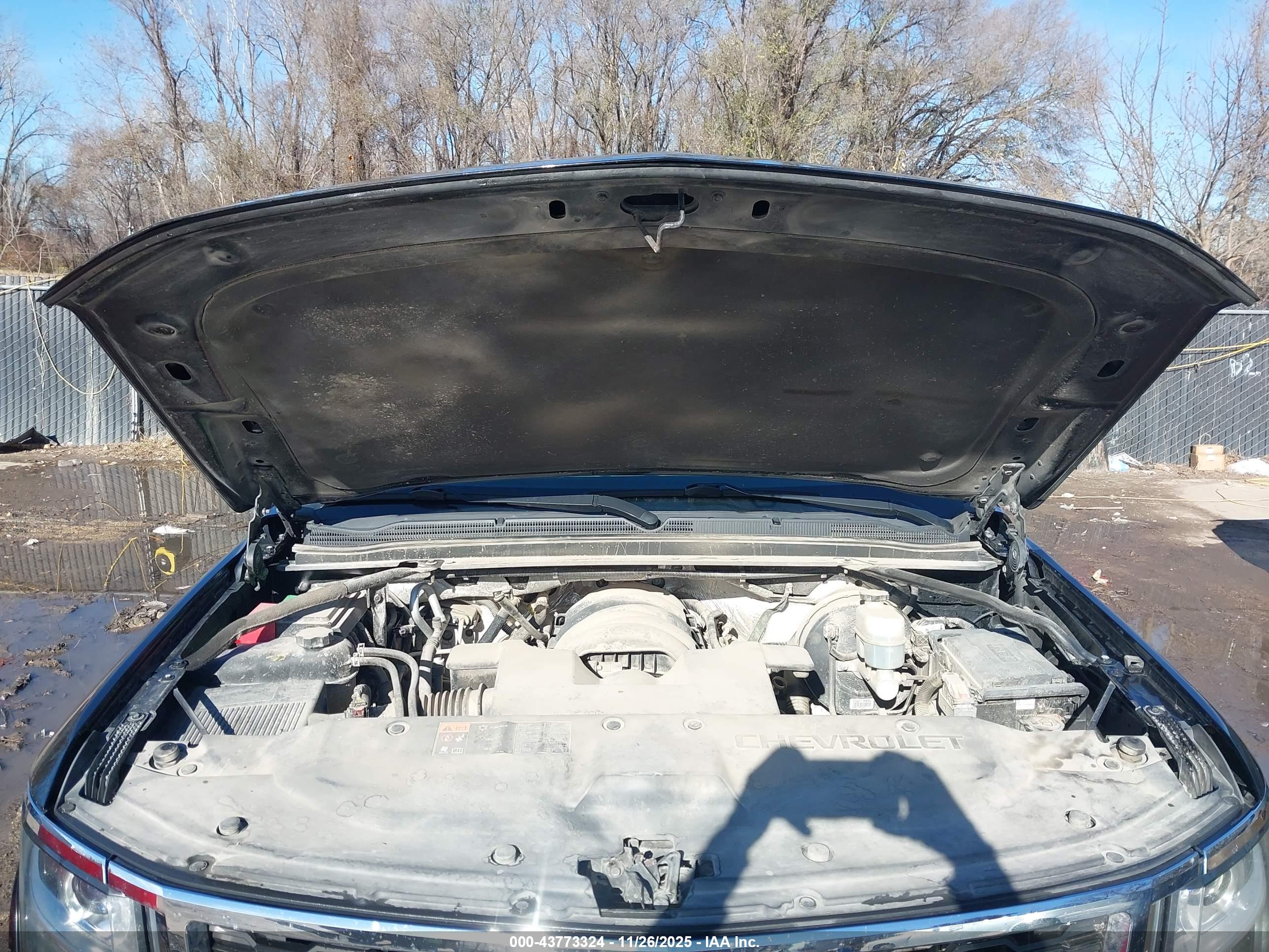 CHEVROLET SUBURBAN image 10
