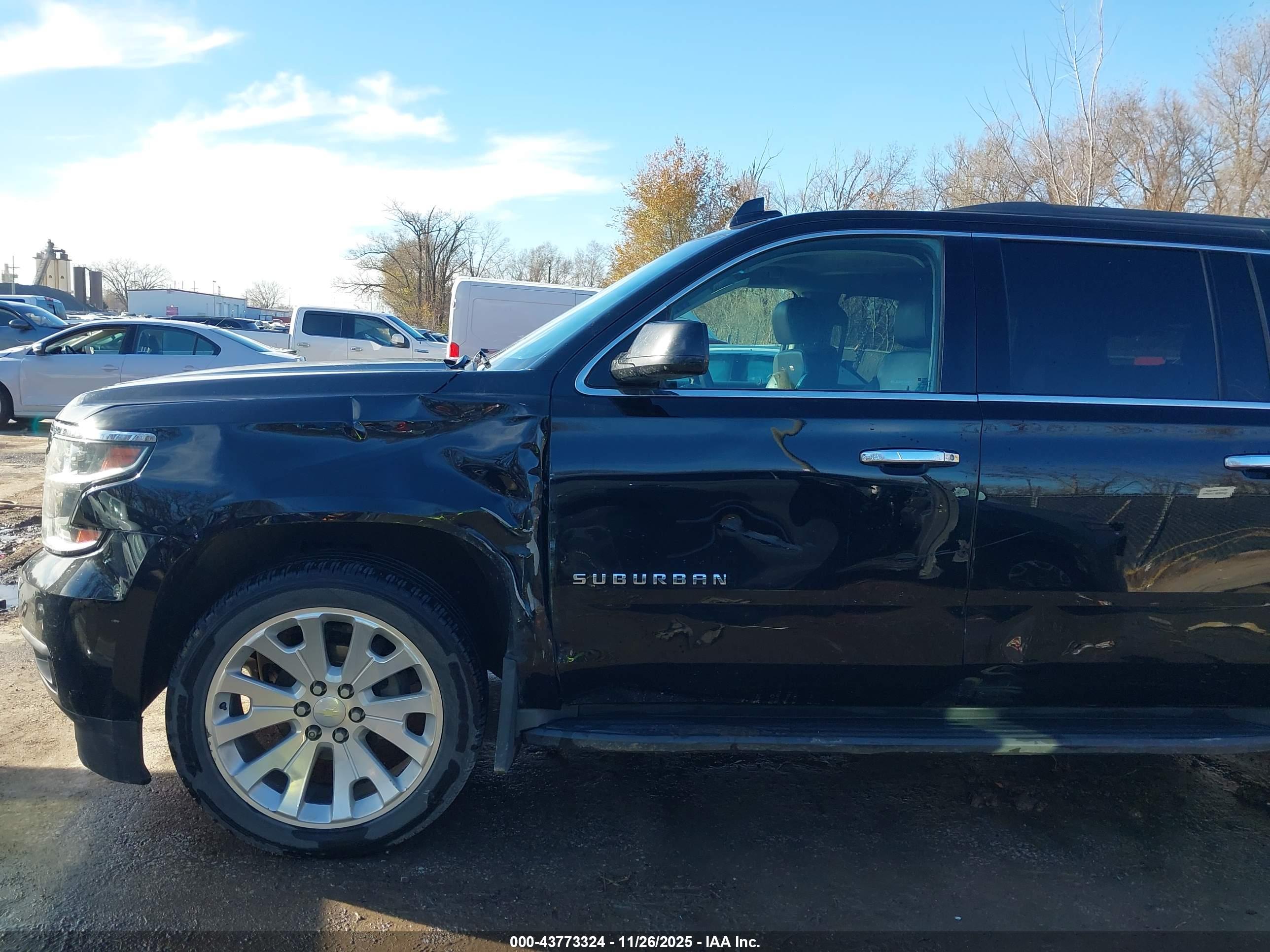 CHEVROLET SUBURBAN image 6
