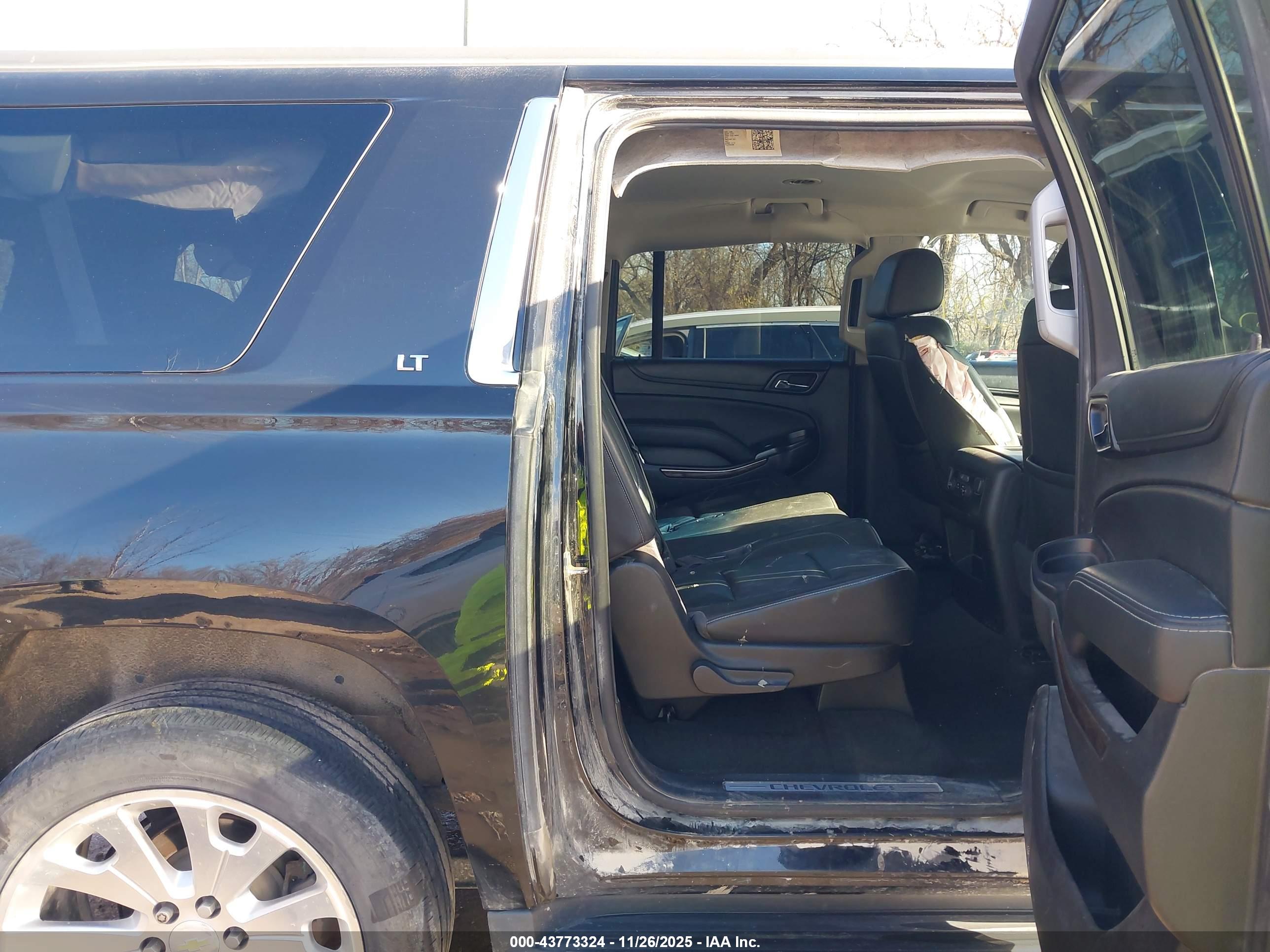 CHEVROLET SUBURBAN image 8