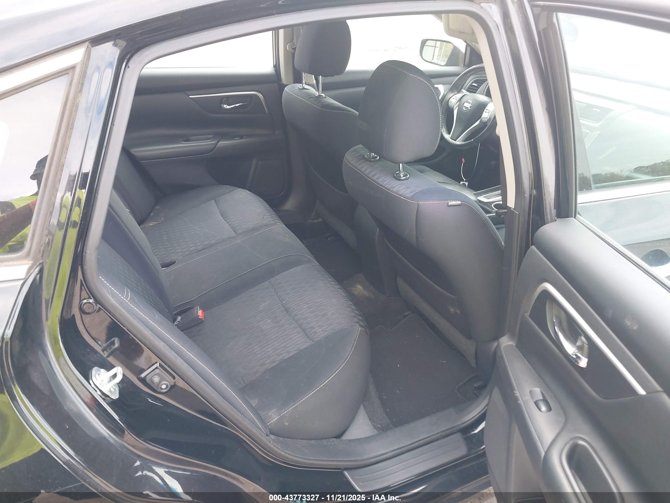 NISSAN ALTIMA image 8