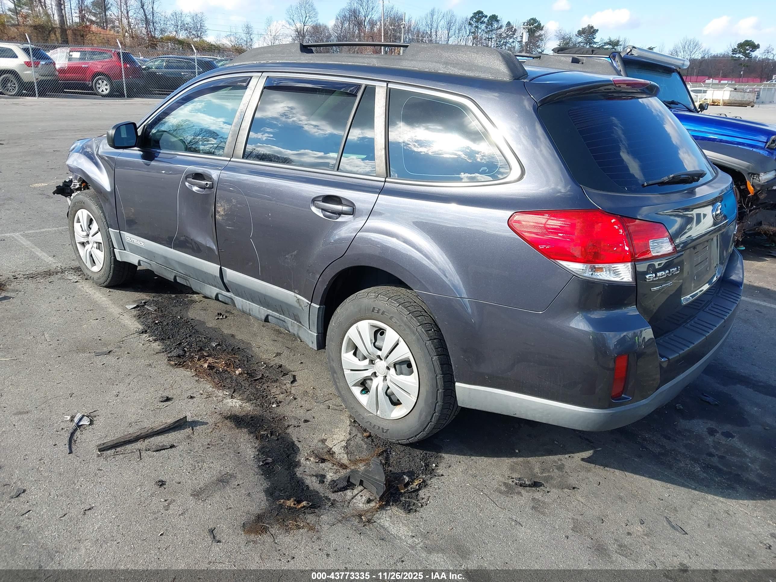 SUBARU OUTBACK image 3