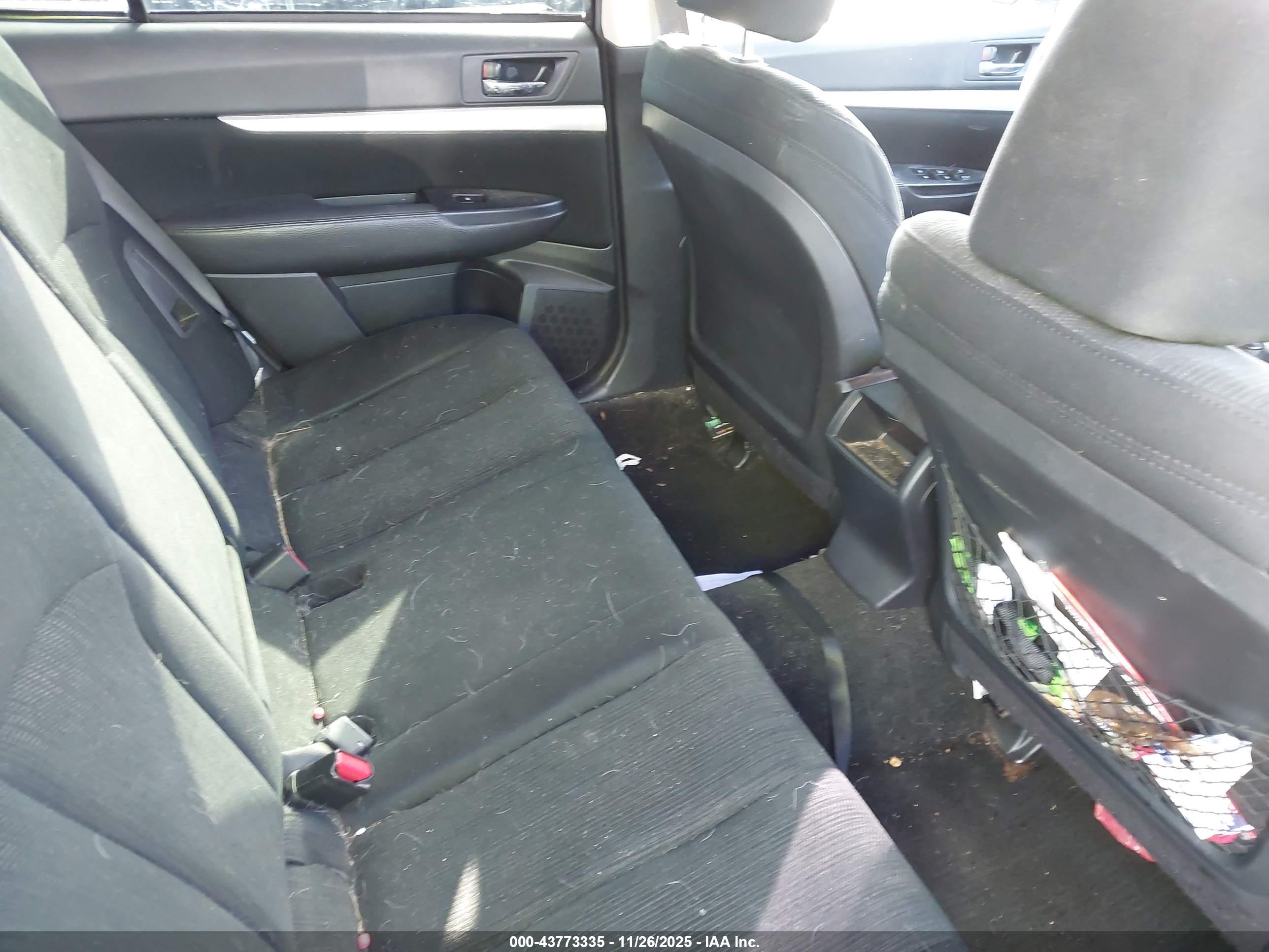 SUBARU OUTBACK image 8