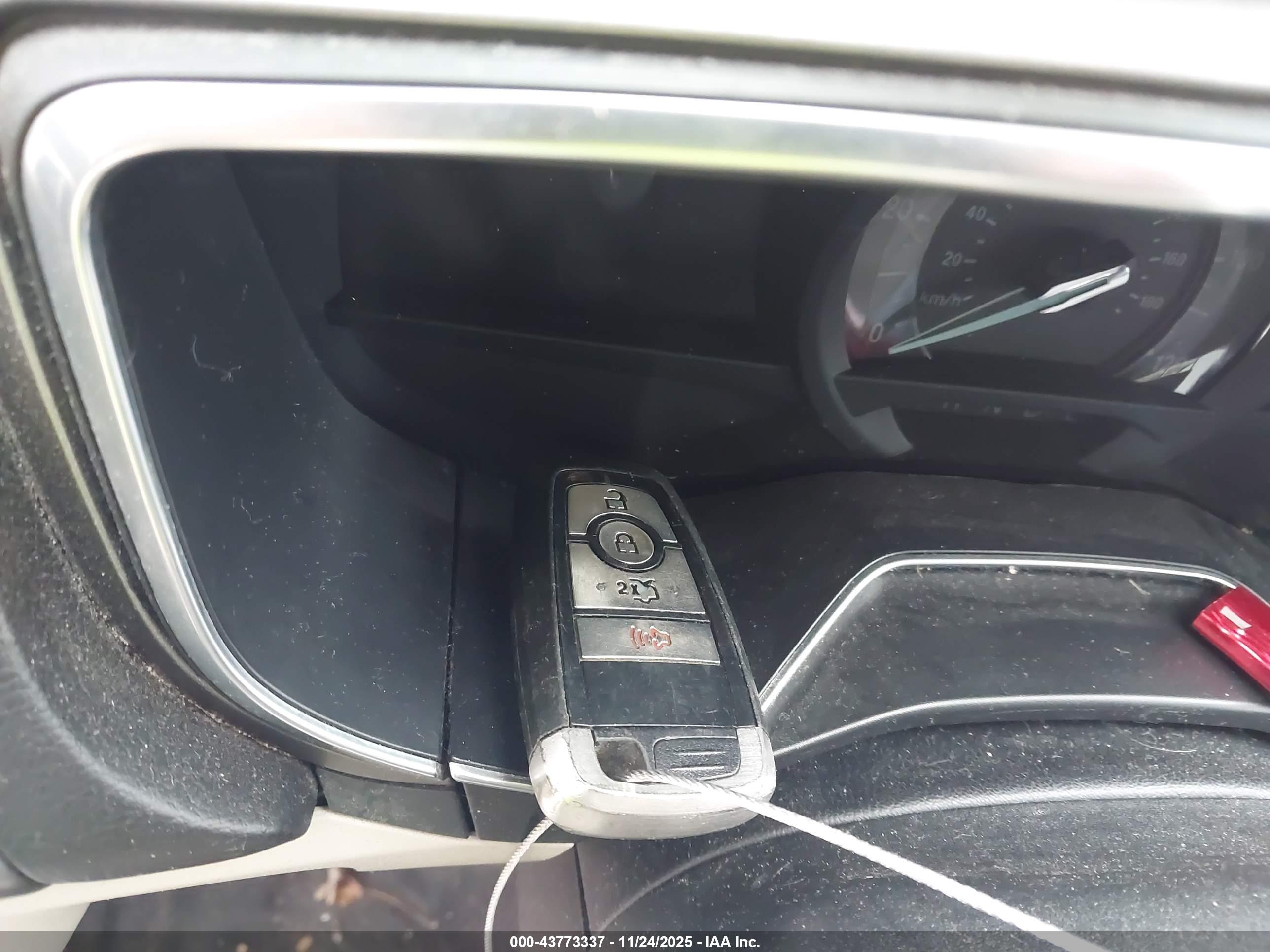 FORD FUSION image 11