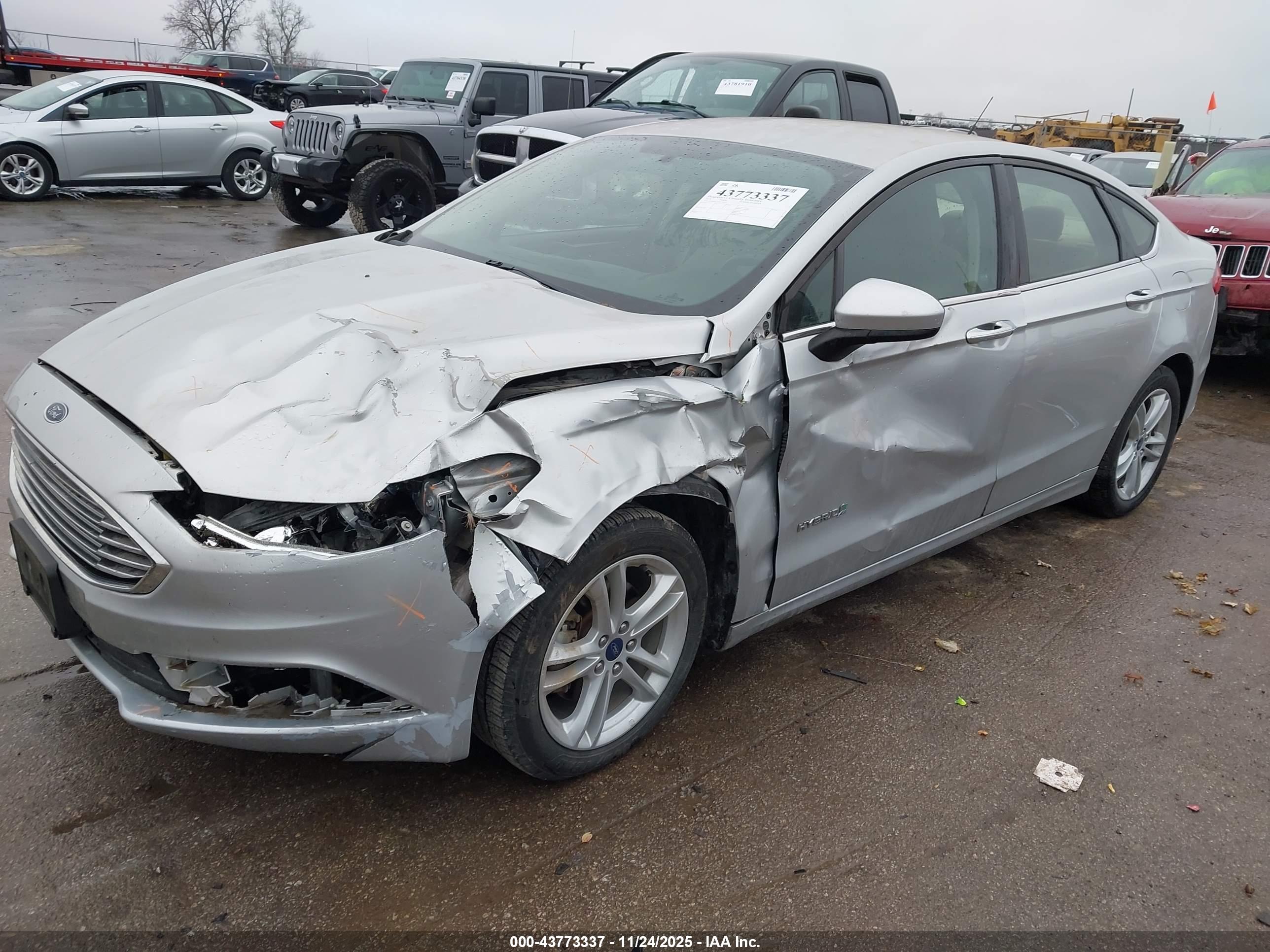 FORD FUSION image 2