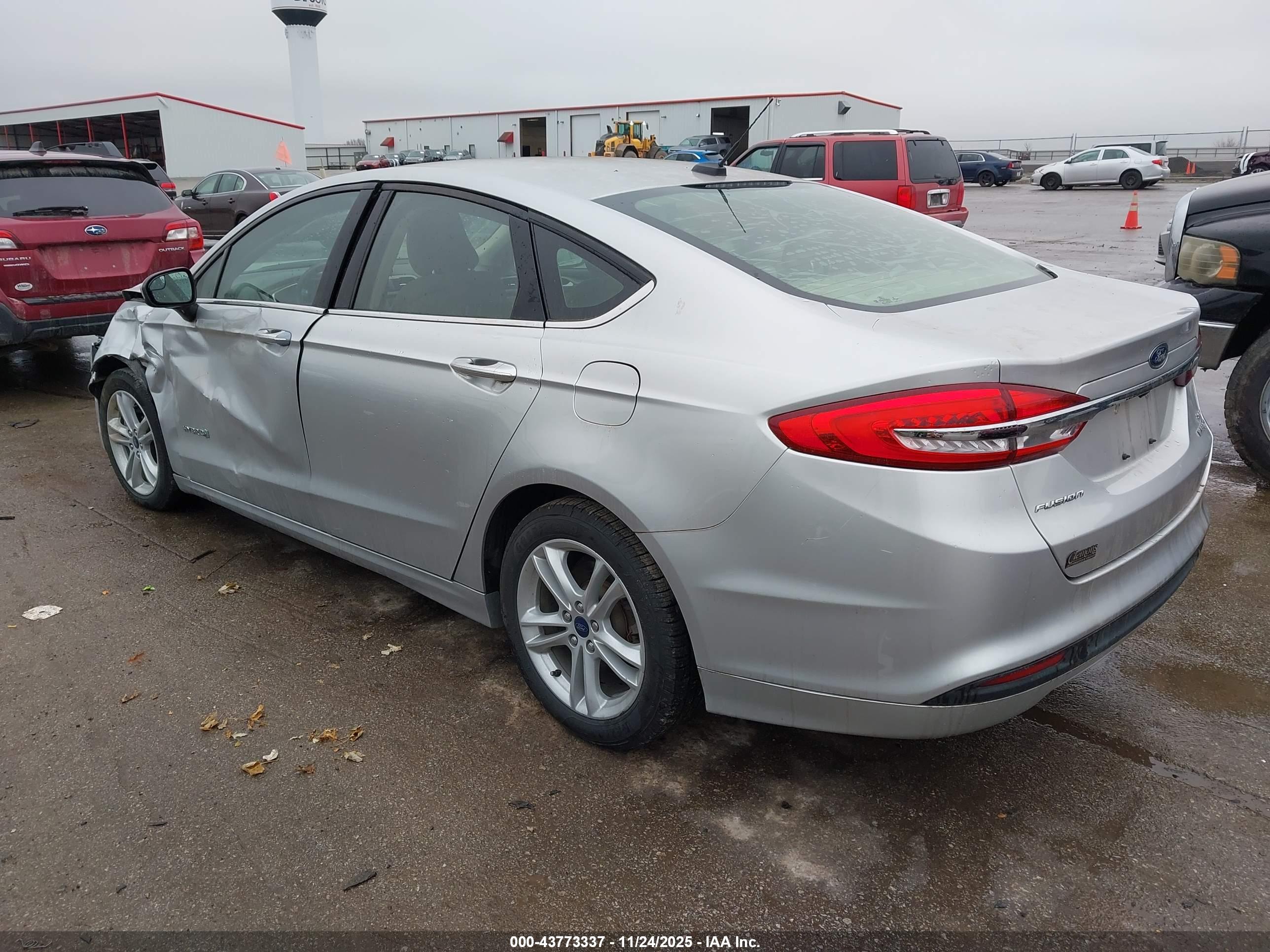 FORD FUSION image 3