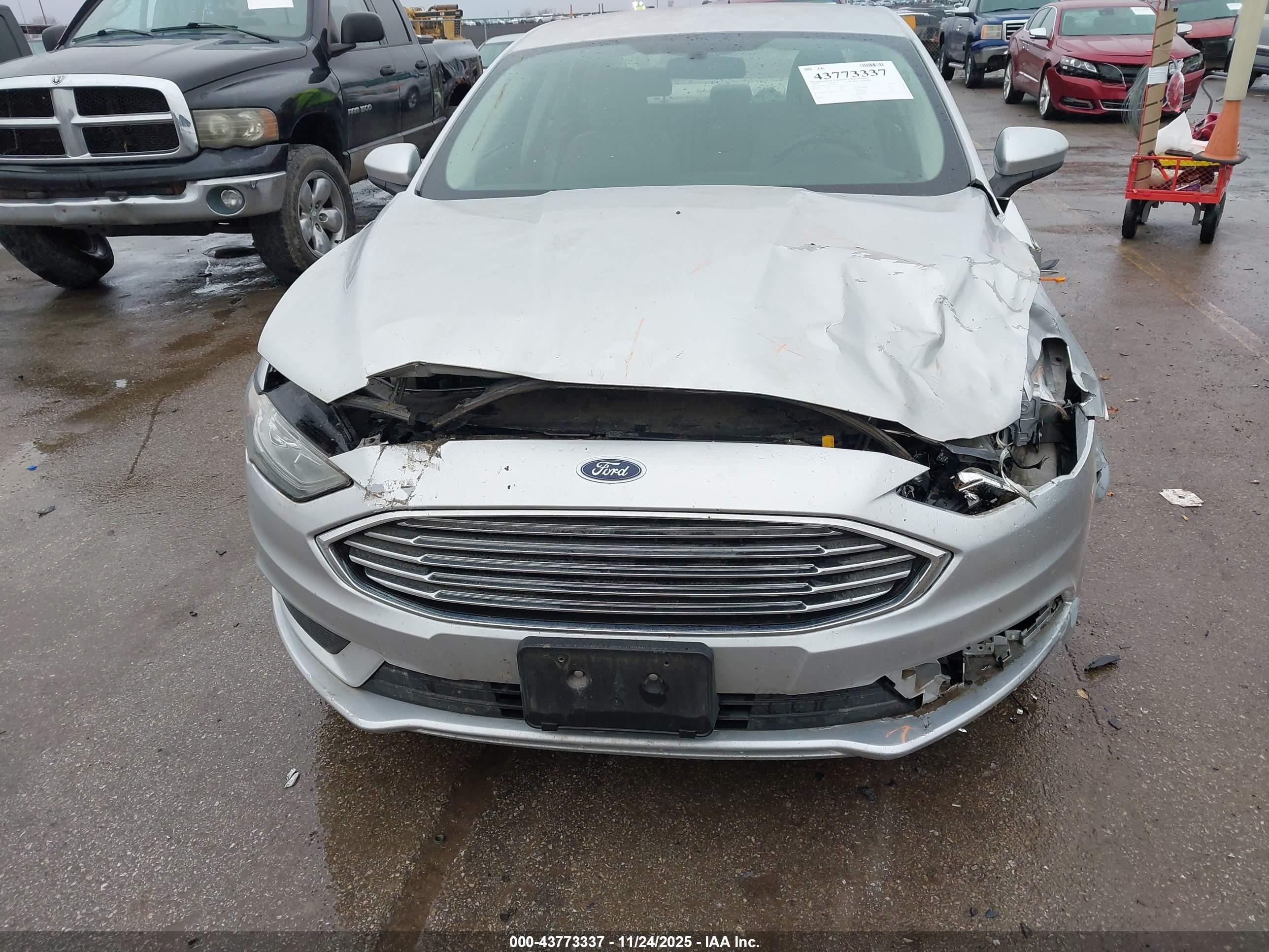 FORD FUSION image 6