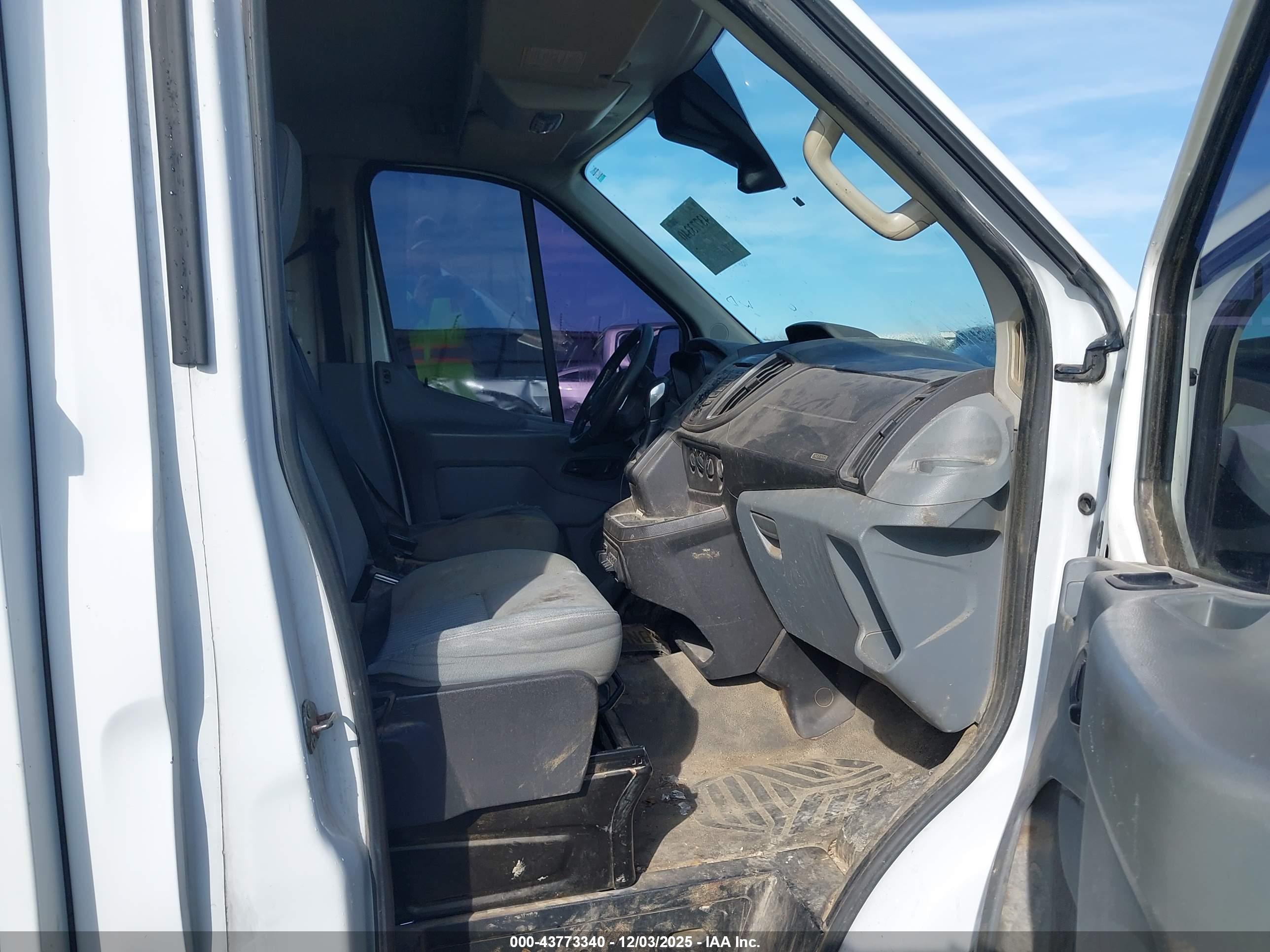 FORD TRANSIT-350 image 8