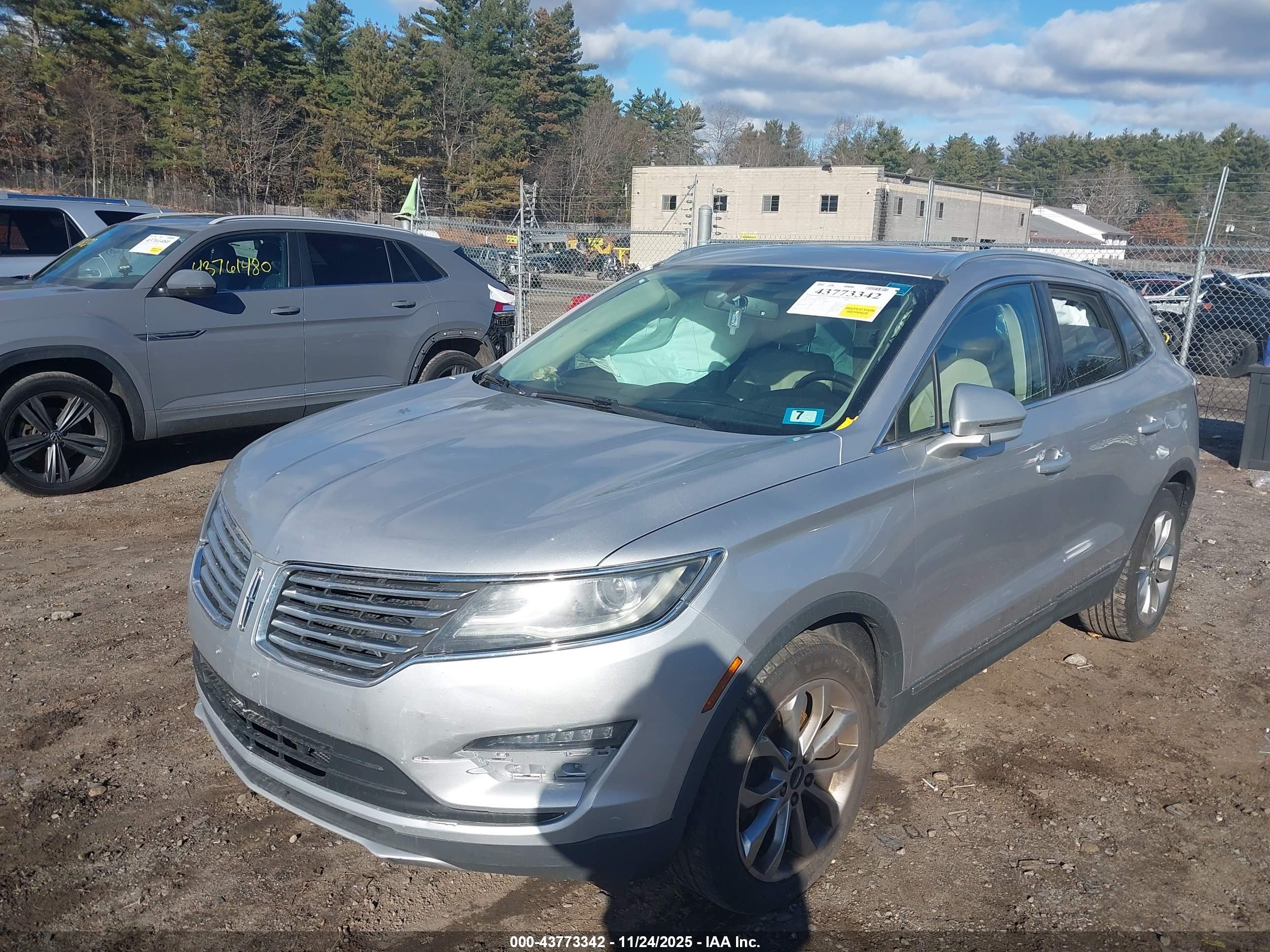 LINCOLN MKC image 2