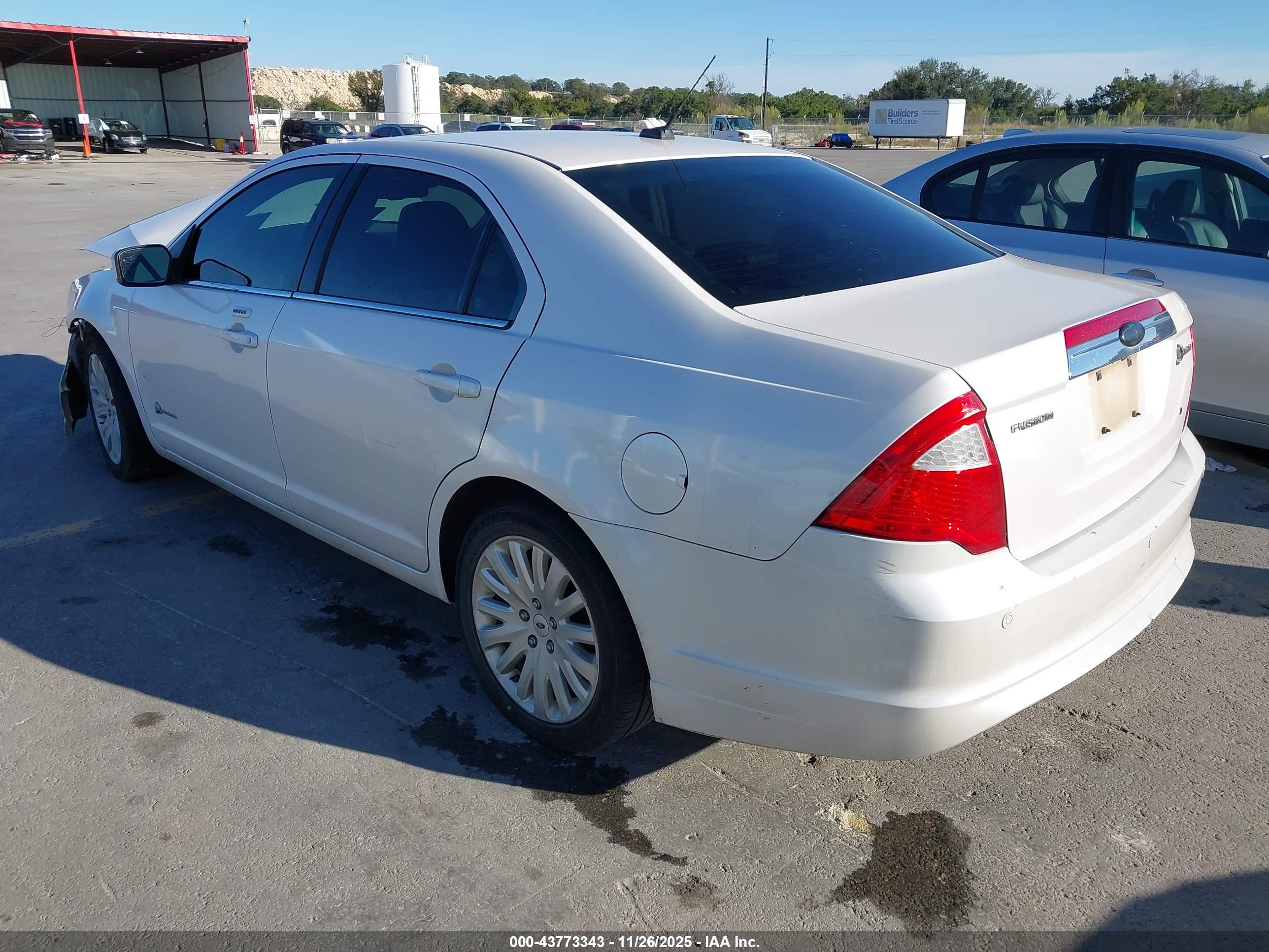 FORD FUSION image 3