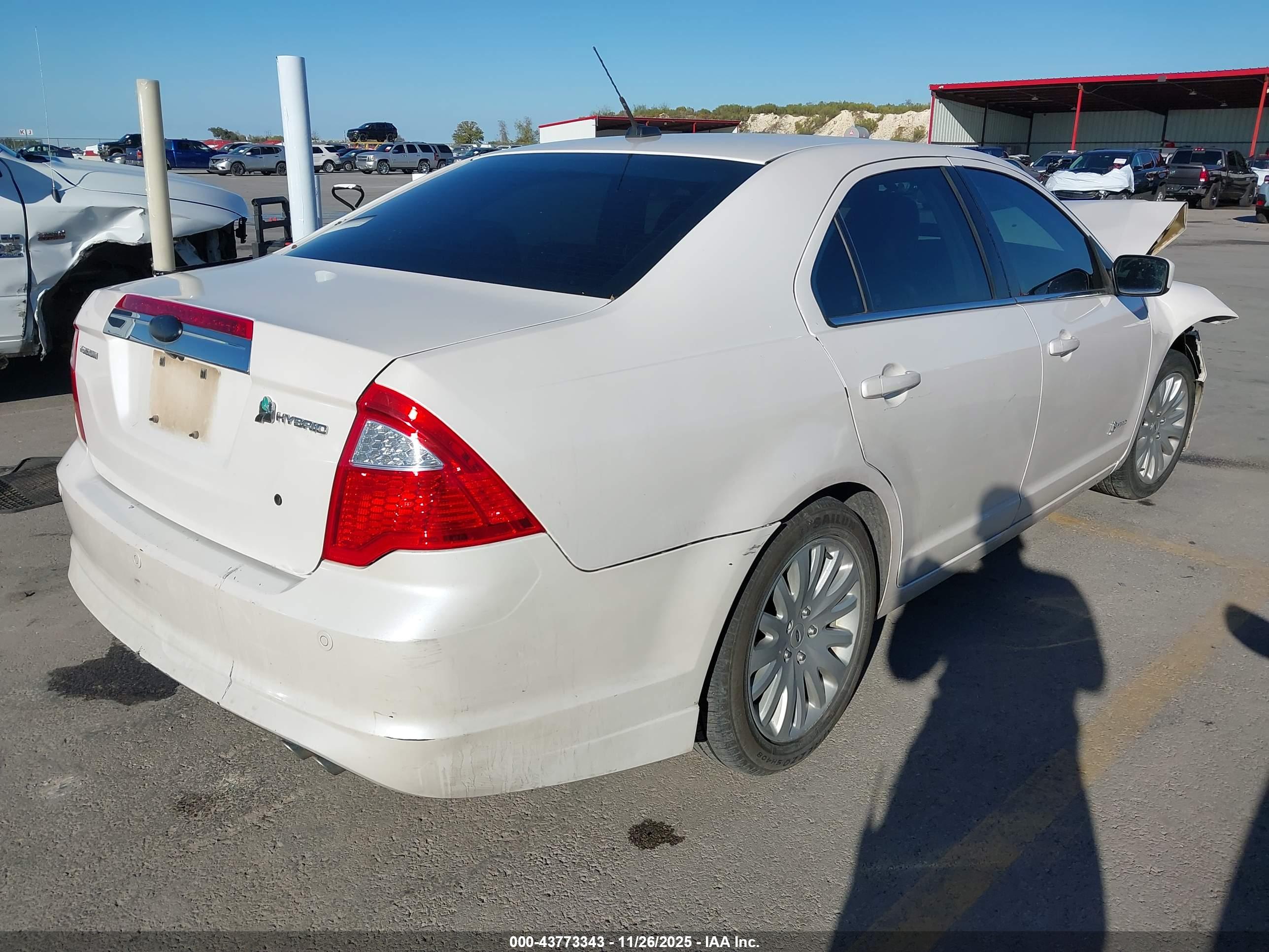 FORD FUSION image 4