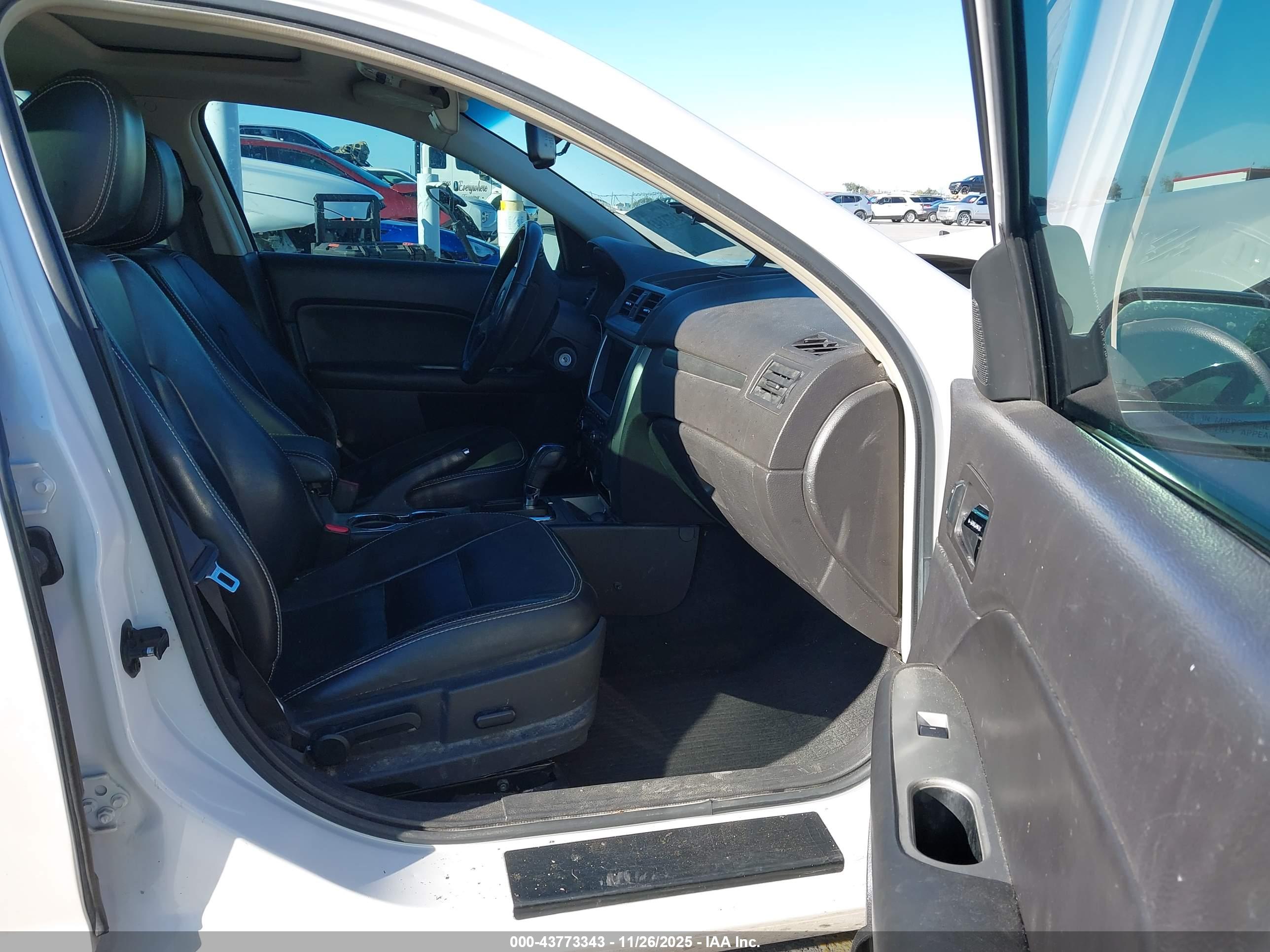 FORD FUSION image 5